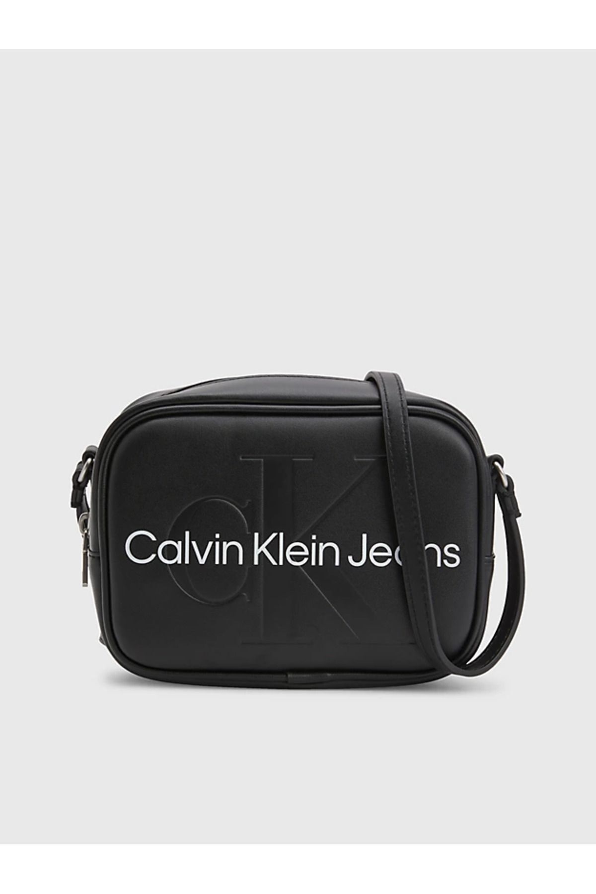 Calvin Klein Kadın Marka Logolu Ayarlanabilir Omuz Askılı Şık Görünüşlü Gündelik Kullanıma Uygun Siyah Omuz Çant