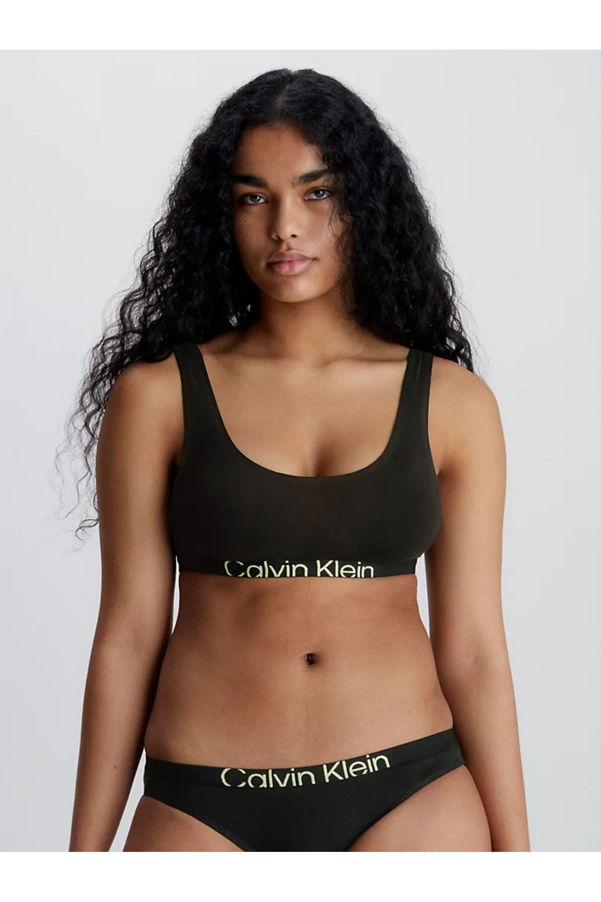 Calvin Klein Kadın Imzalı Elastik Bantlı Siyah Spor Sütyeni 000qf7400e-ub1