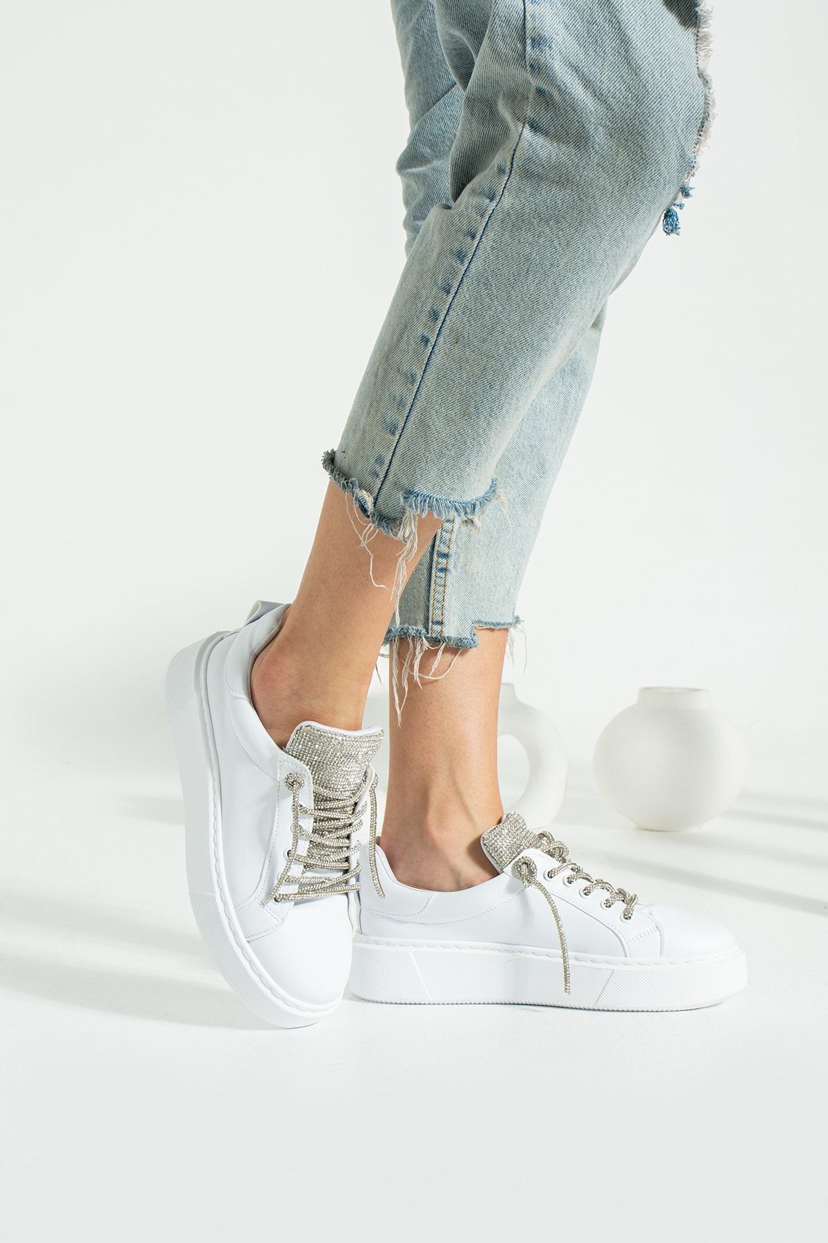 Ebru Ecru Ayakkabı Kadın Taşlı Beyaz Sneaker Yüksek Taban Bağcıklı(REST) Taş Detaylı Spor Ayakkabı