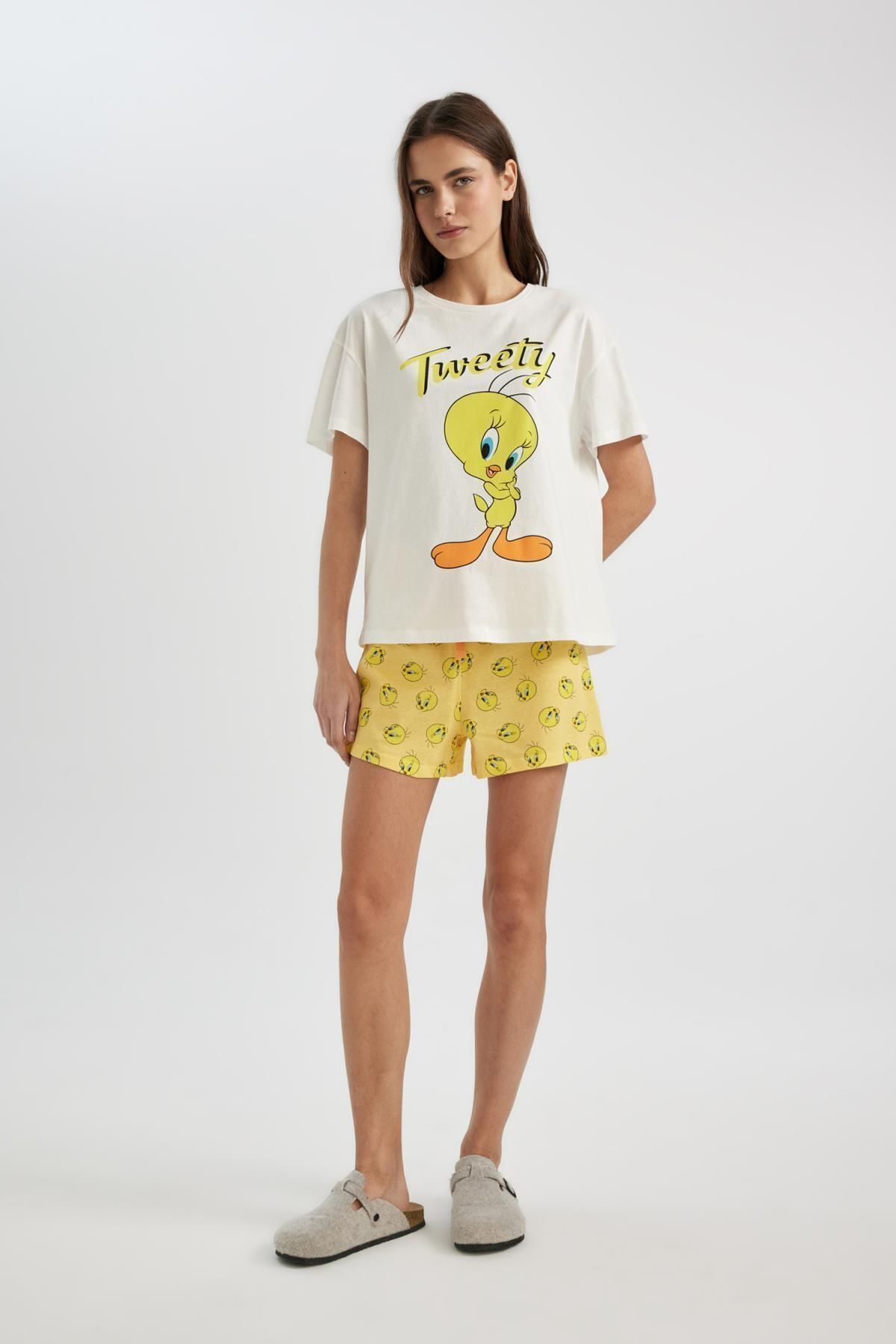 Defacto Fall In Love Looney Tunes Regular Fit Kısa Kollu Şortlu Pijama Takımı B8736ax24sm