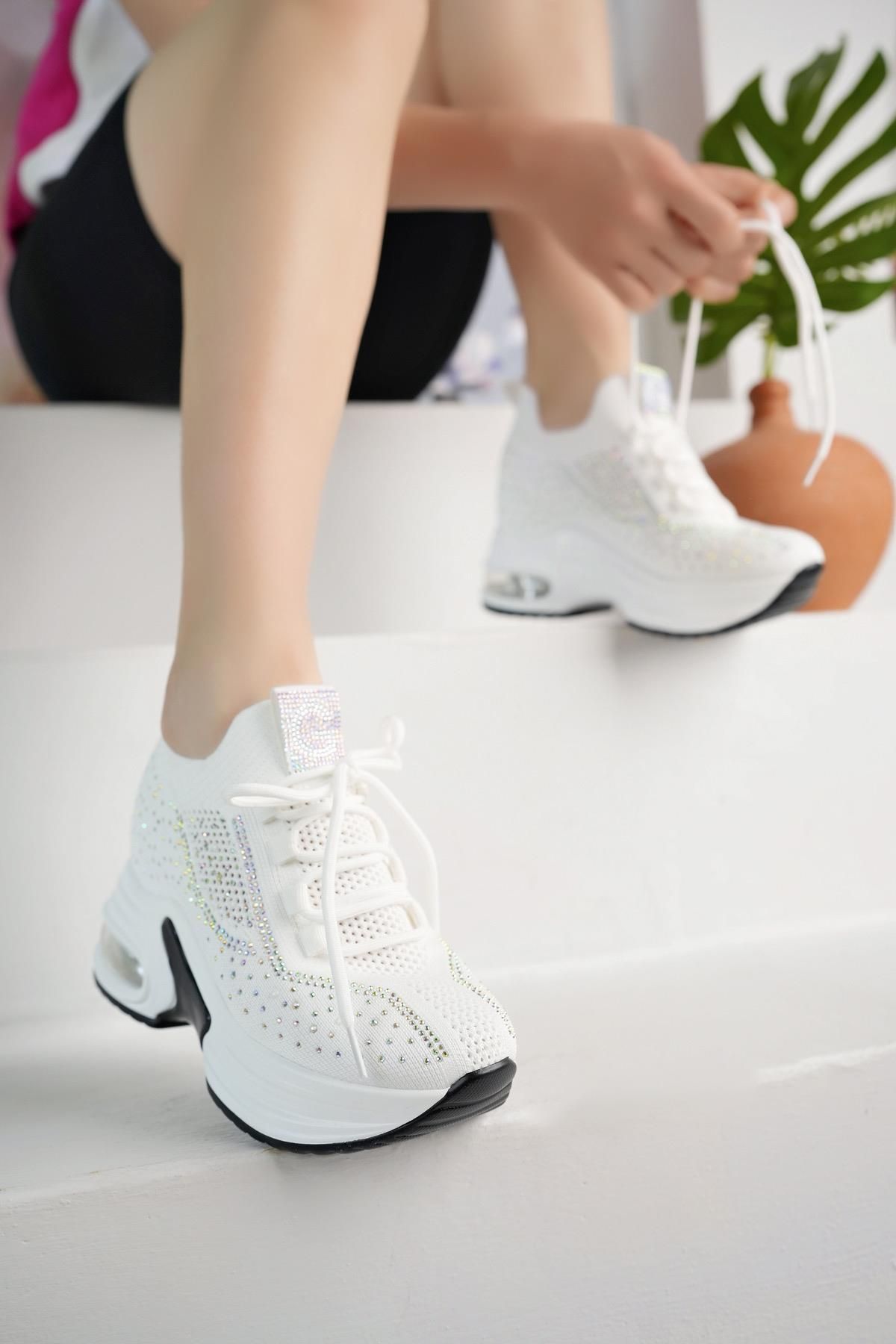 Guja 24y300-13 Beyaz Gizli Topuk Havalı Taban Kadın Sneakers