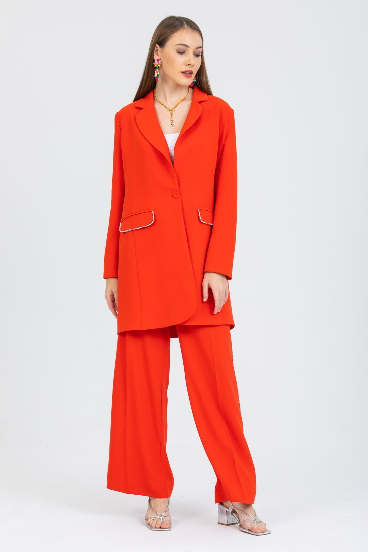 AMAKI MAZAGO Kadın Takım Elbise Ceket Ve Pantolon sırt dekolteli özel taşlı turuncu renk