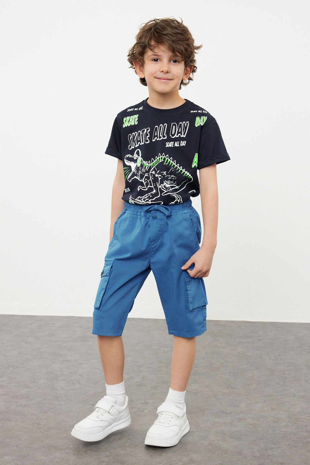 TRENDYOLKIDS Indigo Erkek Çocuk Kargo Cepli Bel Lastikli Dokuma Şort TKDSS24SR00002