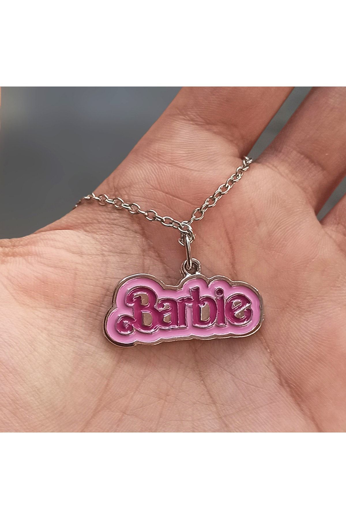 Köstebek Fuşya Yazılı Pembe Barbie Logo Kolye