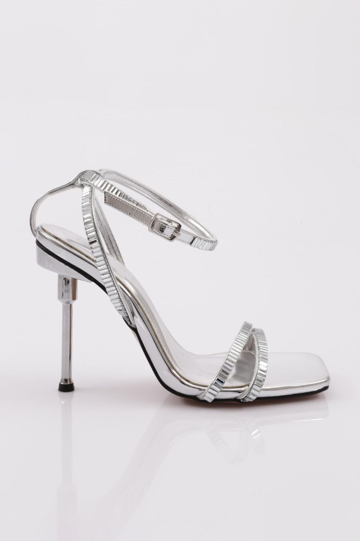 Dgn 1273 Kadın Bilekten Bağlama Topuklu Ayakkabı Gümüş Ayna