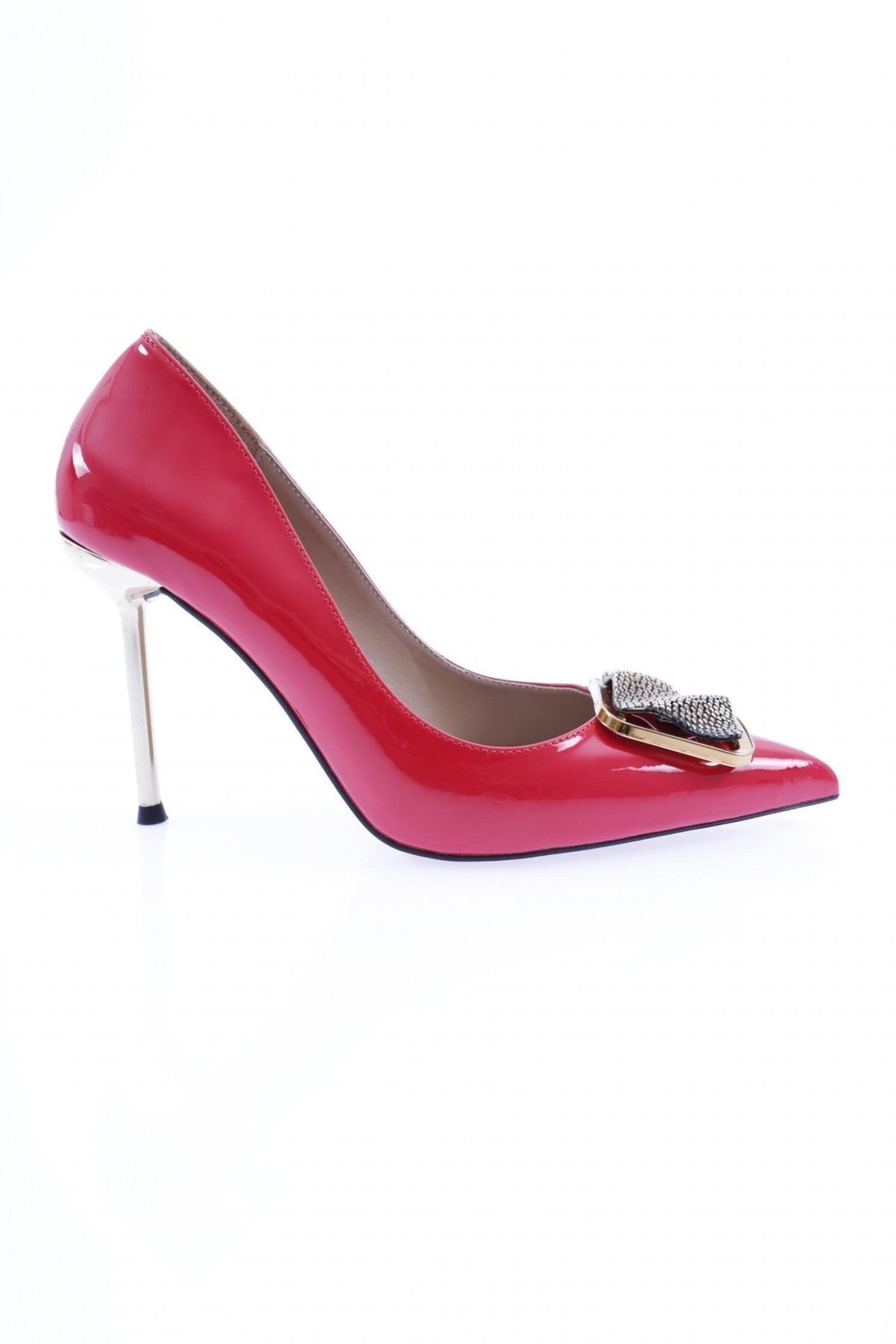 Dgn K5087 Kadın Sivri Burun Parmak Dekolteli Kare Taşlı Tokalı Ince Topuklu Ayakkabı Kırmızı Rugan