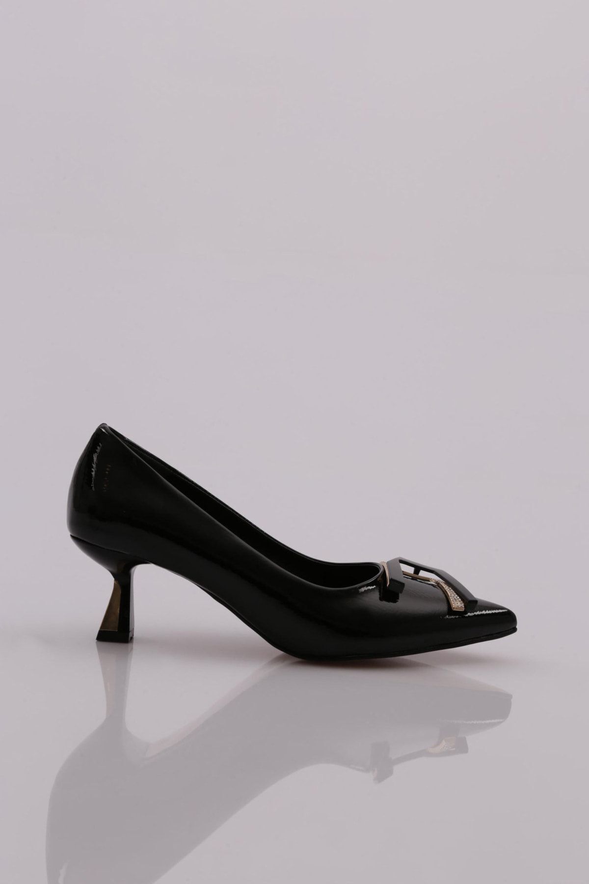Dgn 644 Kadın Tokalı Topuklu Ayakkabı Siyah Kırışık Rugan