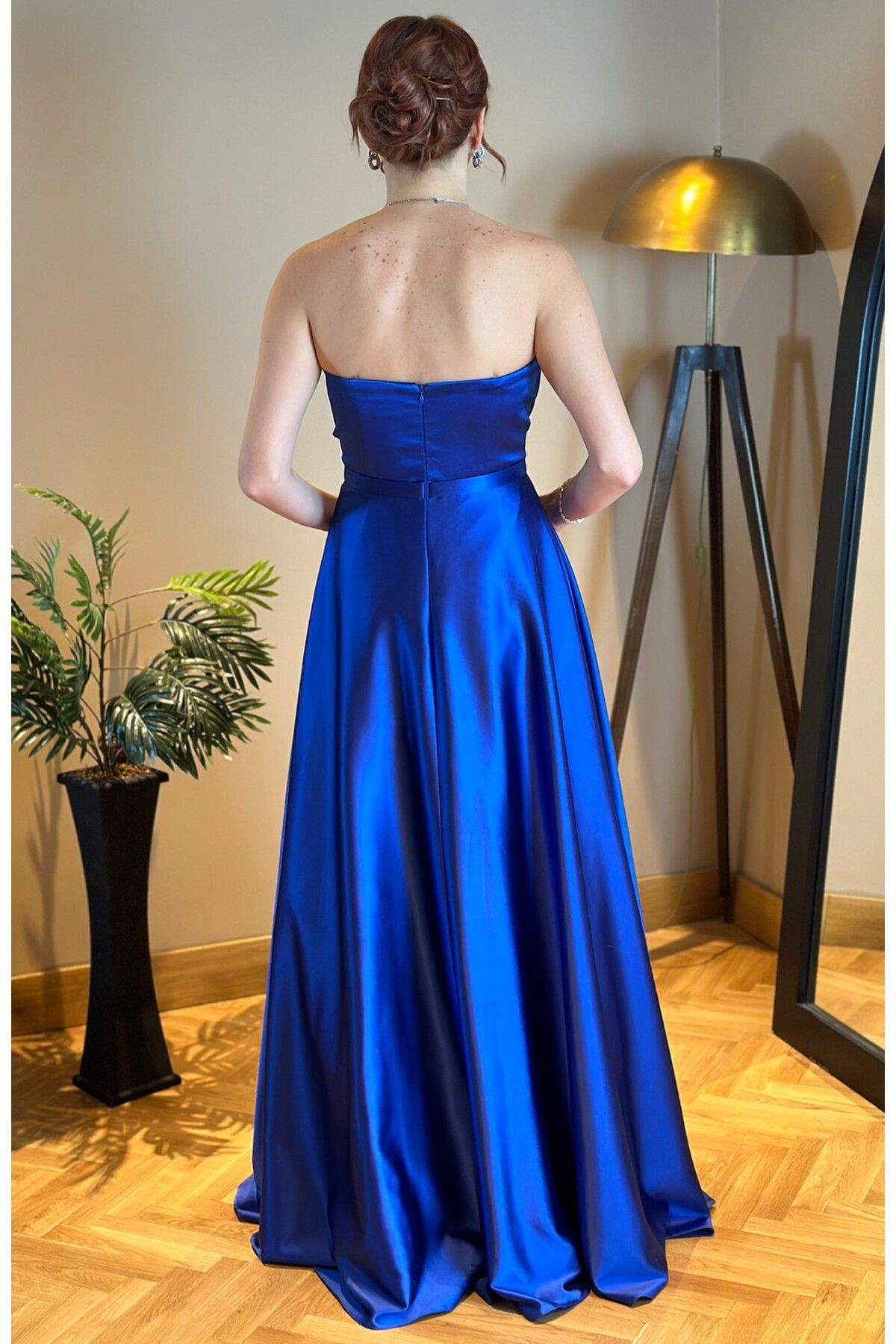 Jassmines Fashion Parlement Mavisi Straplez Saten Elbise - Kolsuz