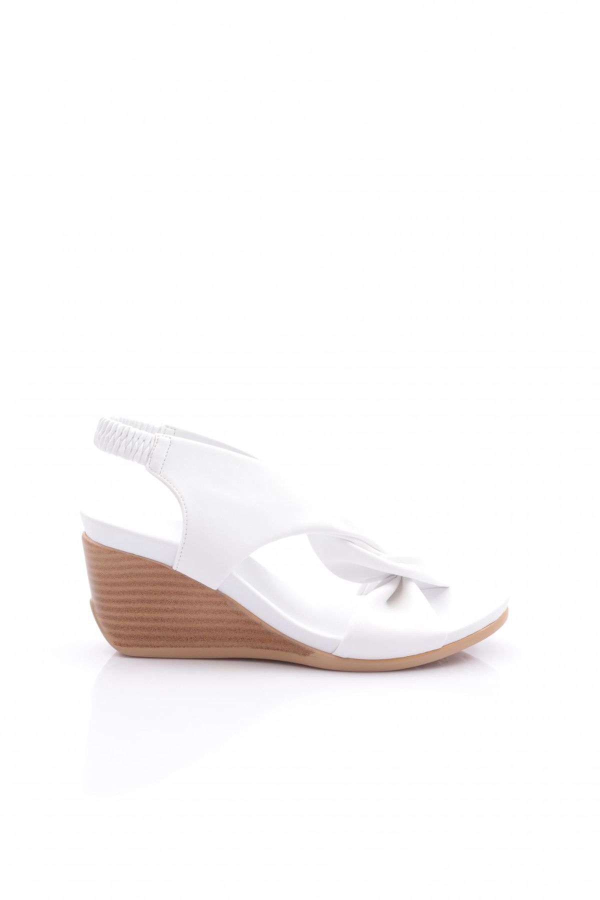 Dgn 1048-22y Kadın Dolgu Taban Çapraz Bantlı Sandalet Beyaz