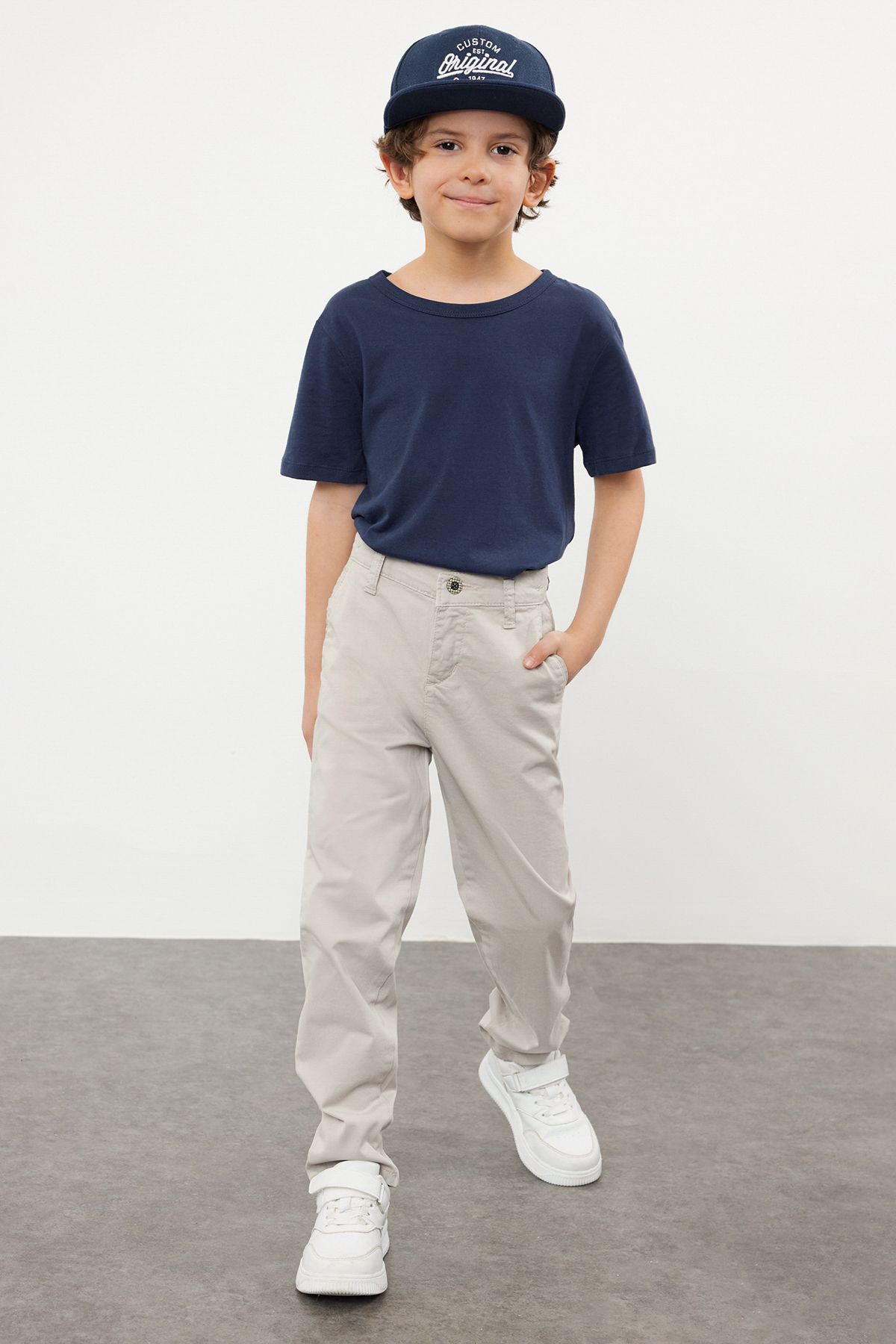 TRENDYOLKIDS Taş Erkek Çocuk Regular Chino Dokuma Okul Pantolon TKDSS24PL00006