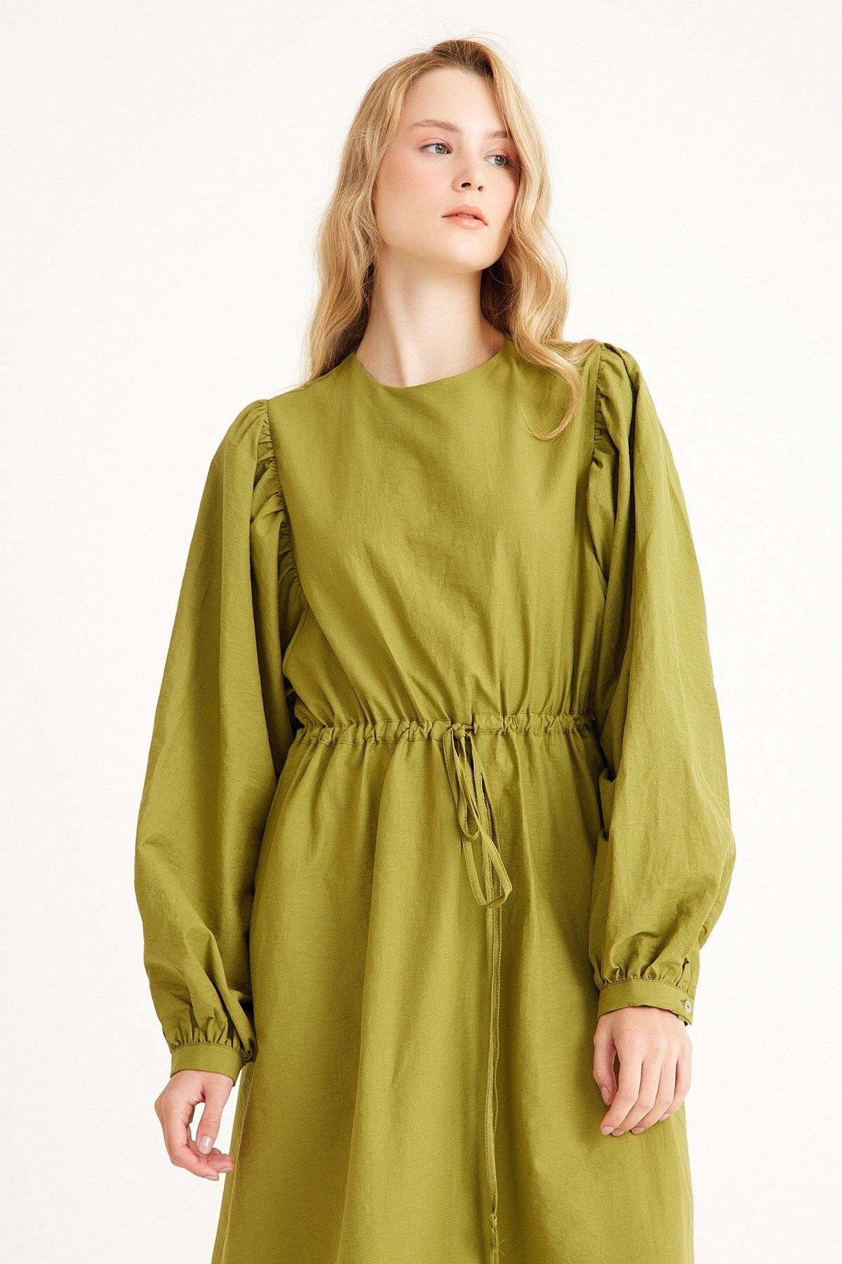 QANU Pamuklu Büzgülü Elbise Yağ Yeşili