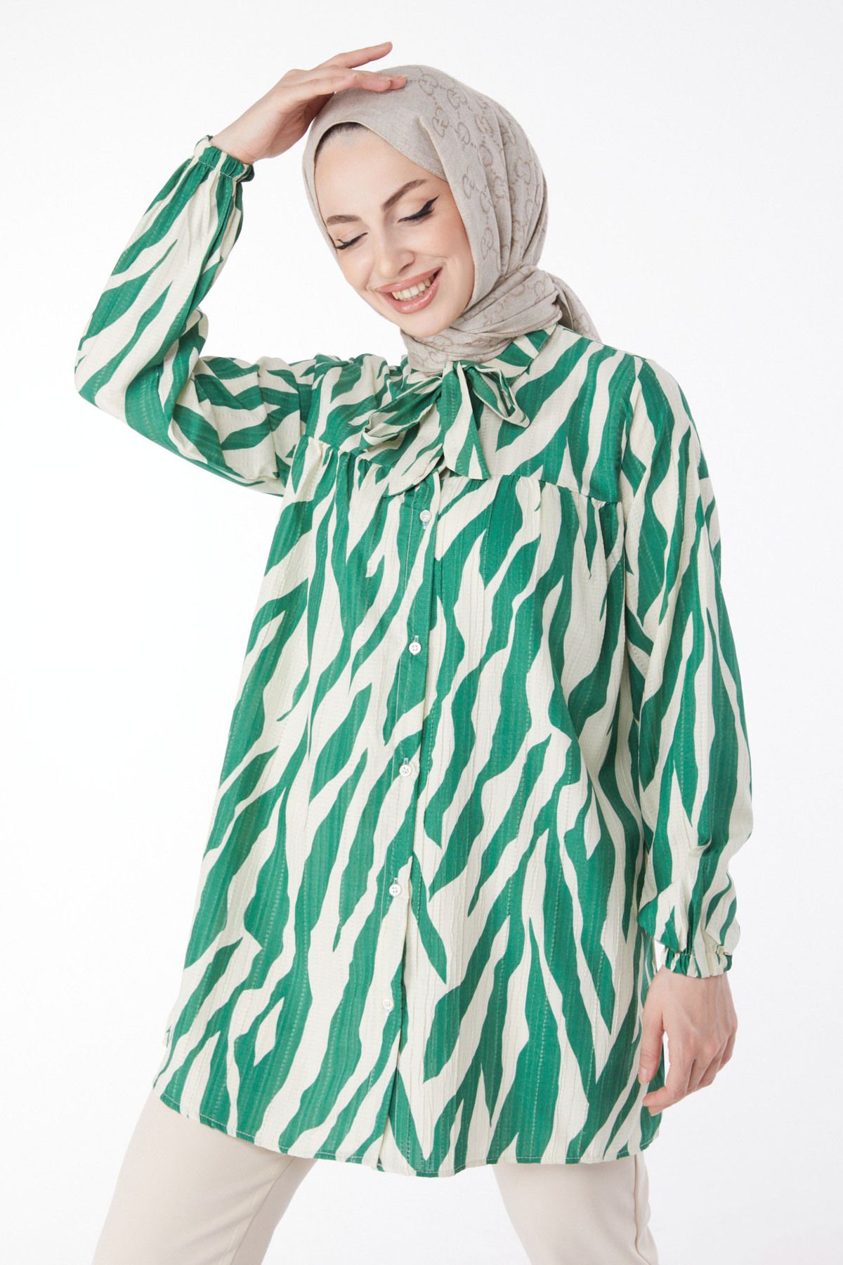 TOFİSA Düz Gömlek Yaka Kadın Yeşil Desenli Gömlek - 25123