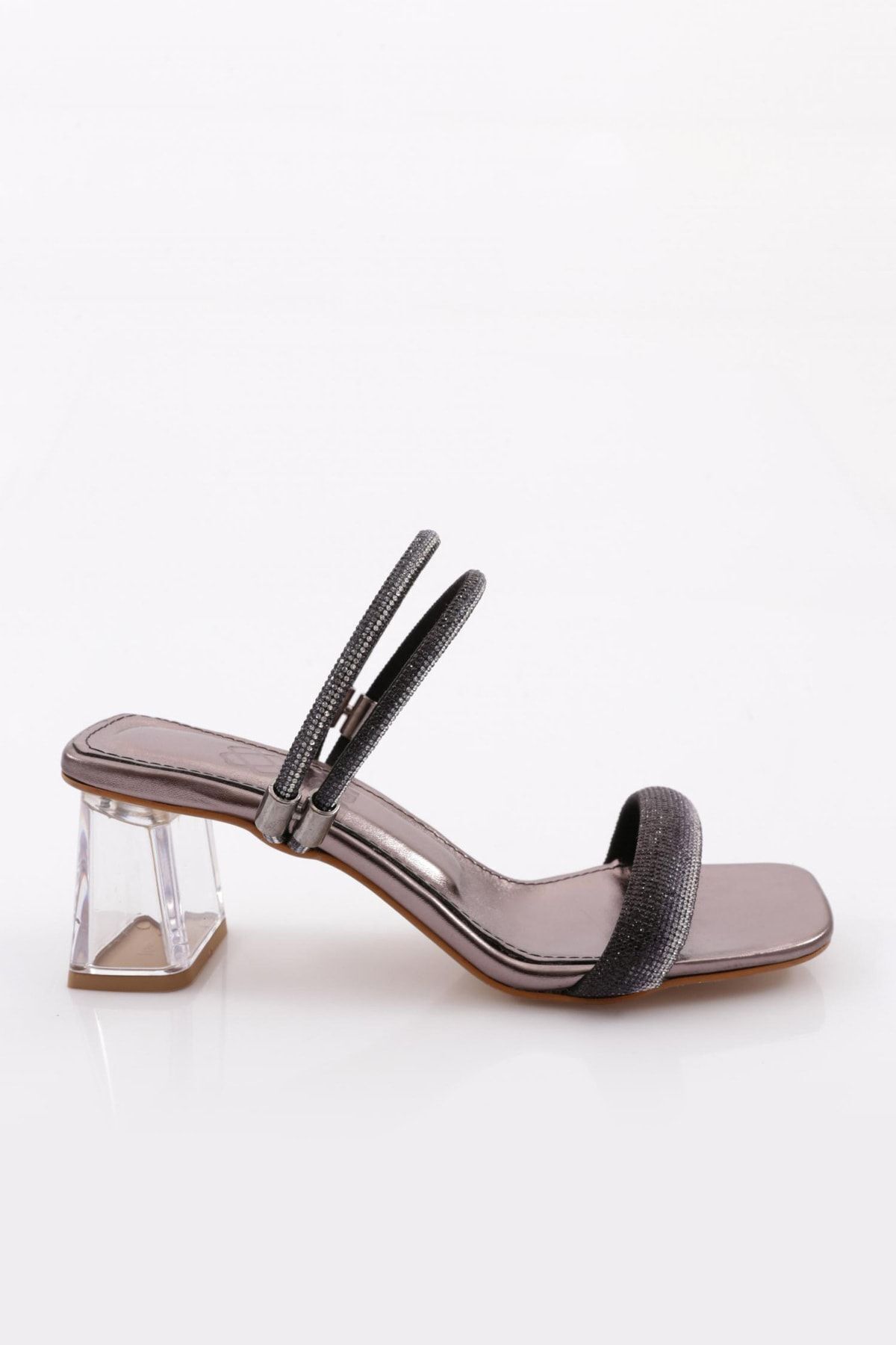 Dgn 901 Kadın Kare Burun Şeffaf Topuklu Sandalet Platin Metalik