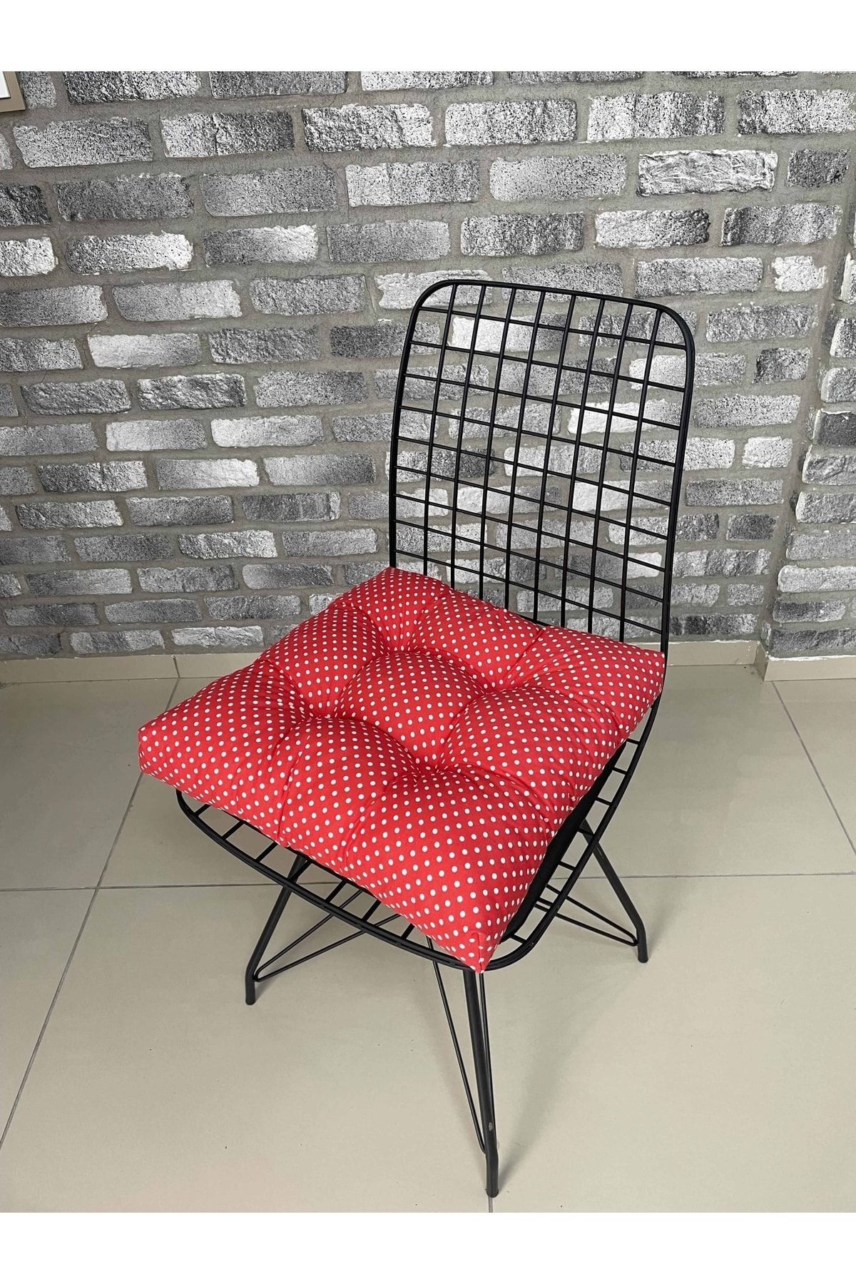 Mazi Home Dekoratif Pofidik Puantiyeli Kırmızı Sandalye Minderi Özel Düğme Dikişili Bağcıklı 40x40cm