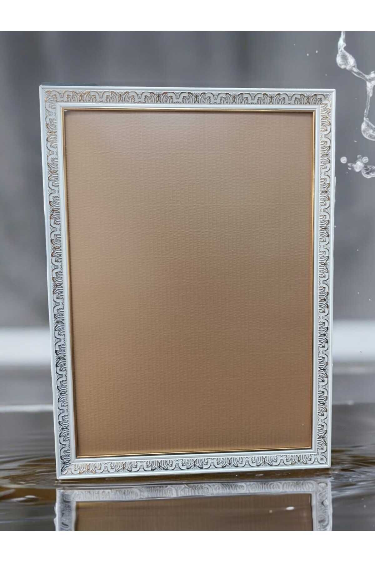 Özcam Ayna Ve Çerçeve 48 X 68 Beyaz Gold Desenli Puzzle Poster Ve Resim Çerçevesi