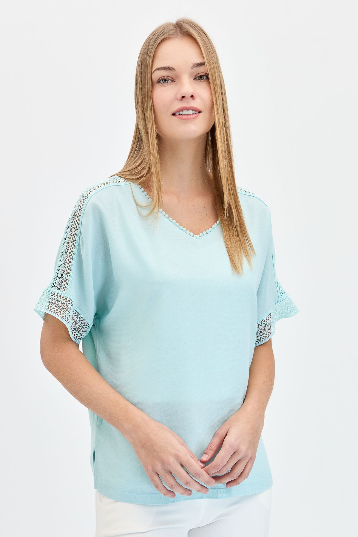 Desen Triko Kadın V Yaka Omzu Kol Ucu Dantelli Tshirt Mint