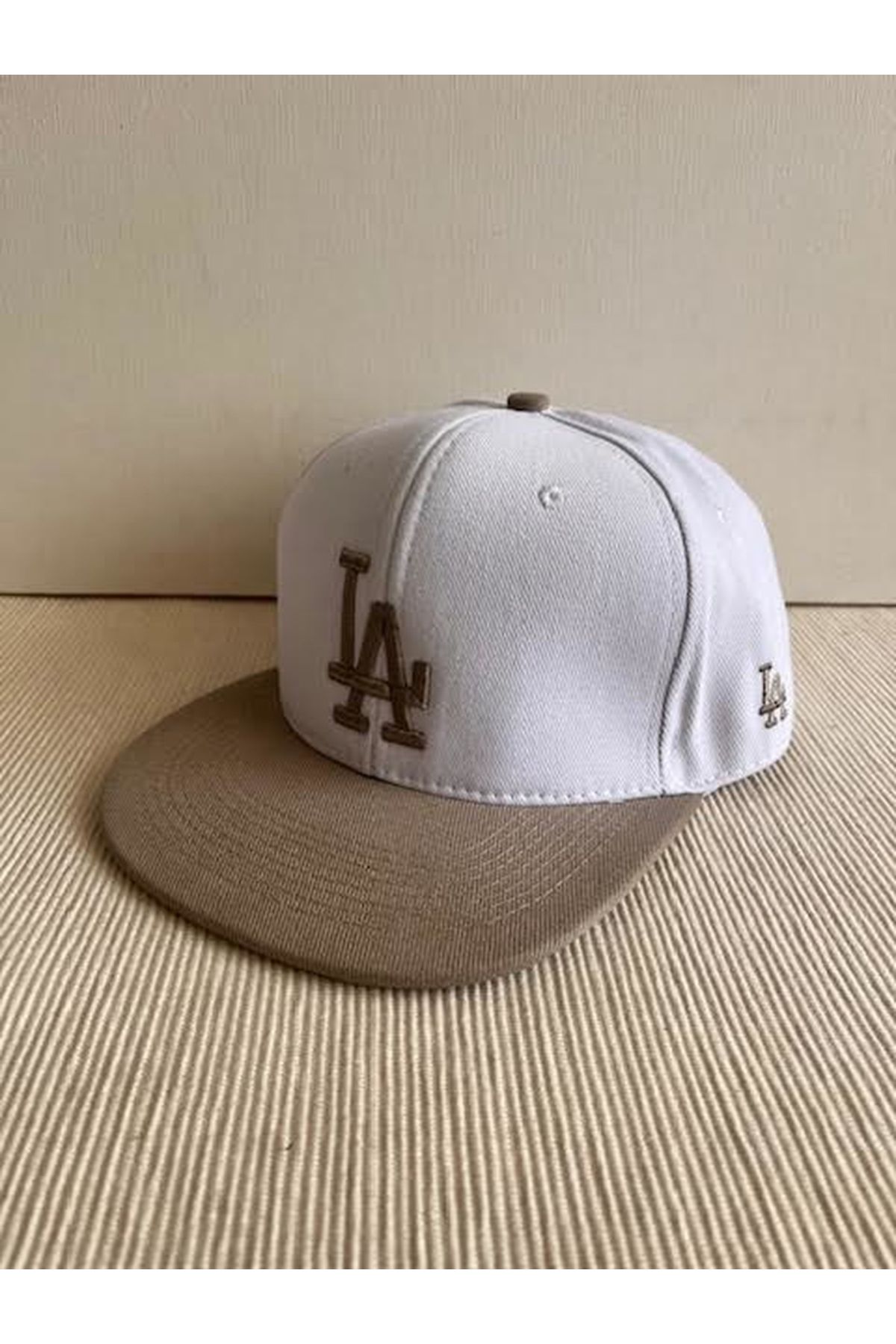 CosmoOutlet La Los Angeles Logolu Arkasından Ayarlanabilir Unisex Bej Beyaz Hip Hop Şapka