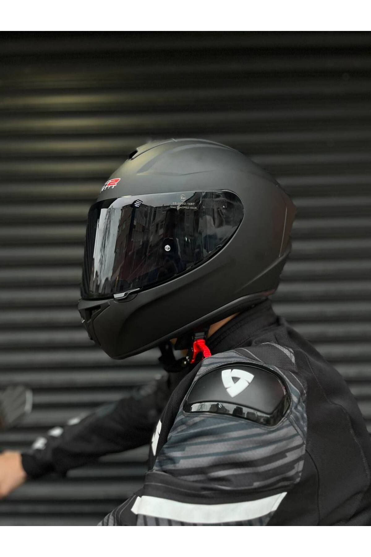 Motobros Matt Siyah Motosiklet Kaskı (Siyah Vizörlü)