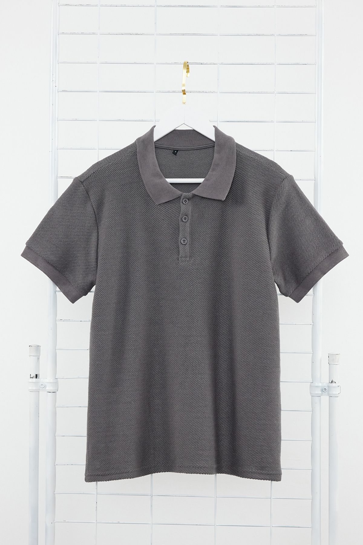 TRENDYOL MAN Füme Regular/Normal Kesim Kısa Kol Dokulu Düğmeli Polo Yaka T-shirt TMNSS23PO00018