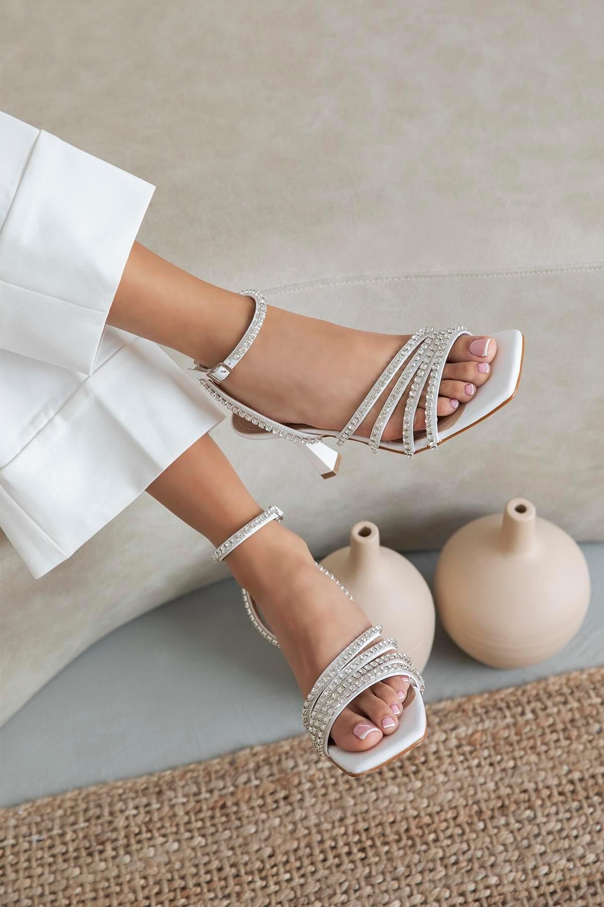 Straswans Parson  Kadın Taş  Detay Topuklu  Ayakkabı Beyaz