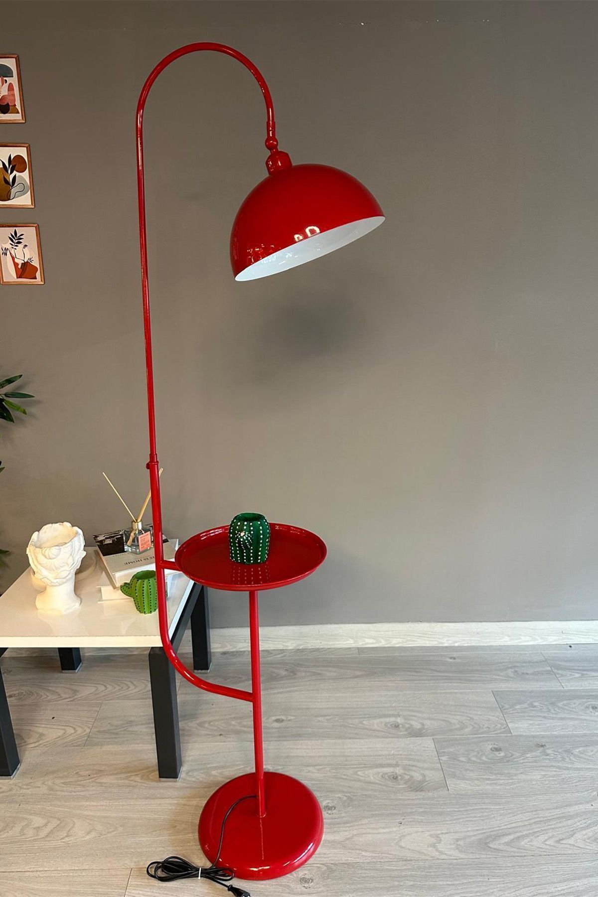 Bamyum Kırmızı Lambader Hareketli Başlık Modern Dekoratif Metal Oturma Odası Çalışma Odası Zemin Lambası