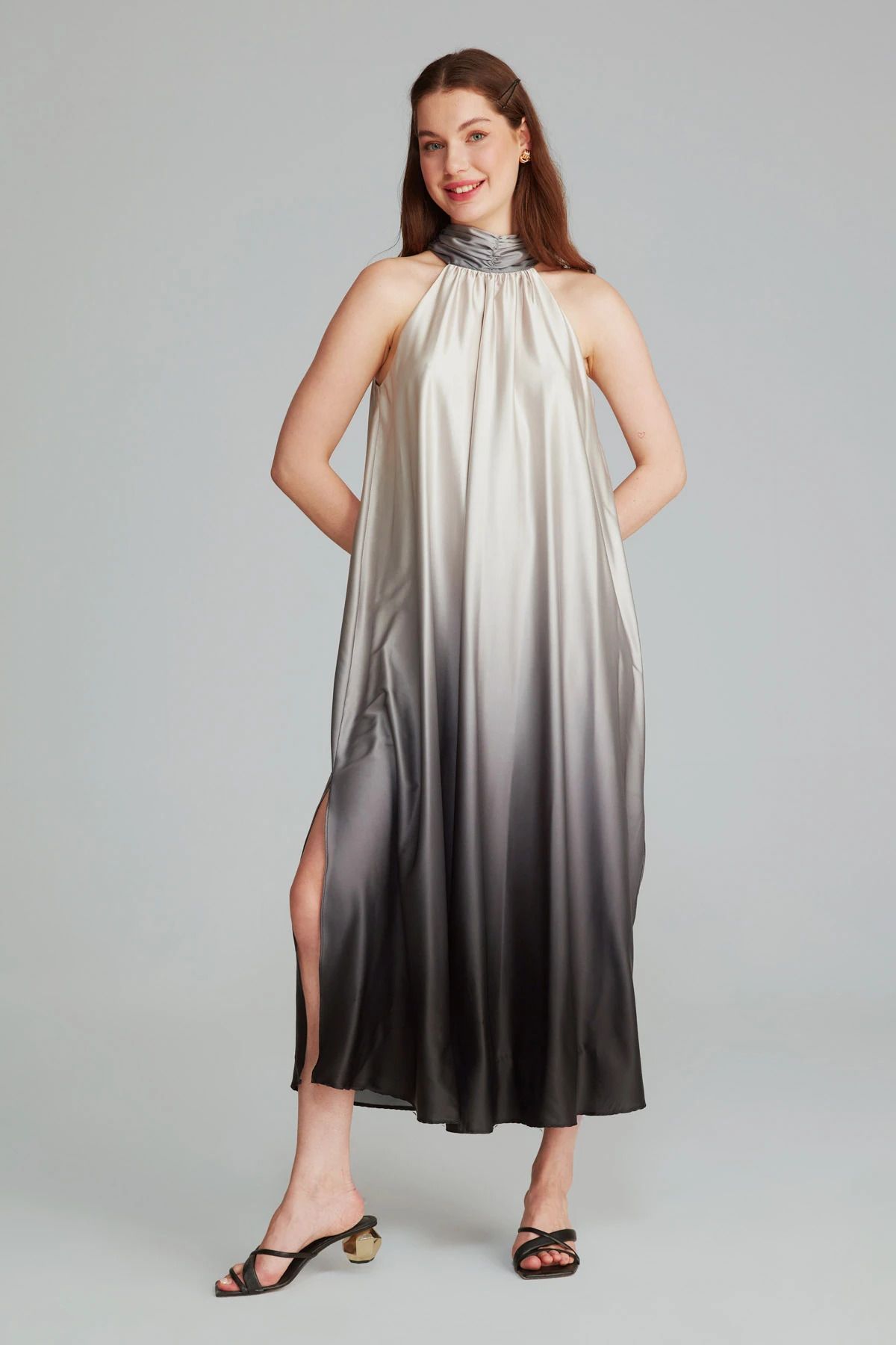 Gusto Batik Desenli Uzun Saten Elbise - Gri