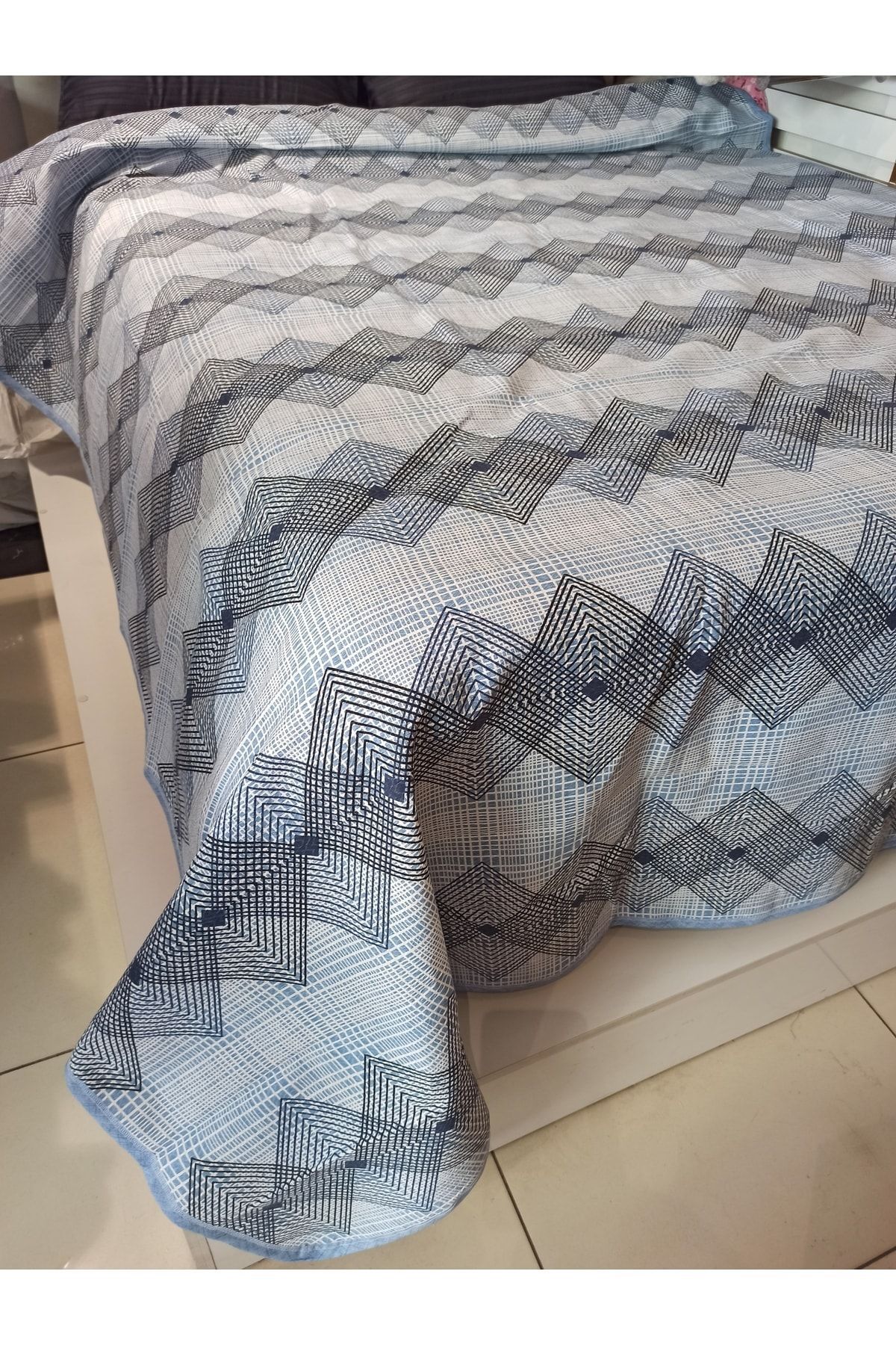 ŞENER HOME Geometrik Desen Baskılı 150x240 Cm. Tek Kişilik Tek Pike - Mavi