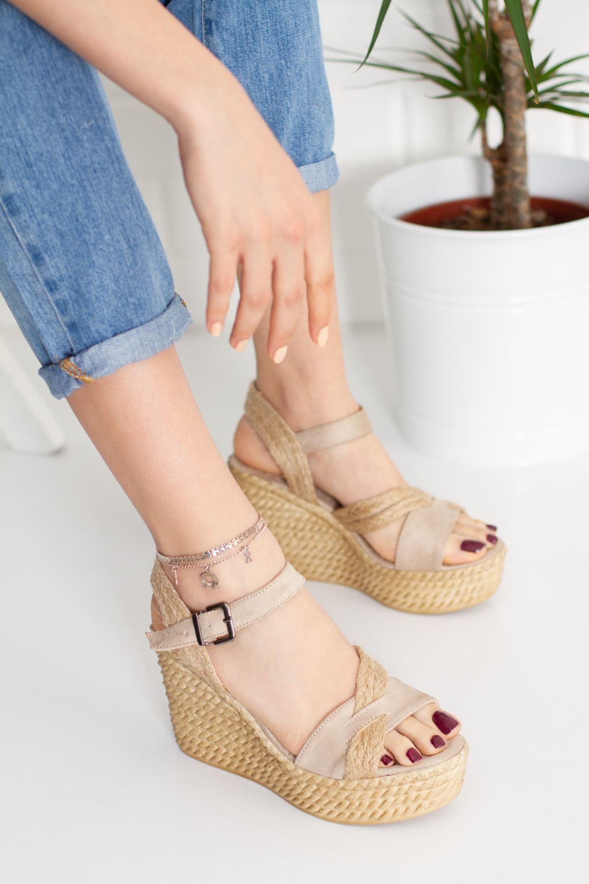 derithy Feta Dolgu Topuklu Comfort Poli Taban Çapraz Hasır Model Bilekten Tokalı Sandalet Yazlık Ayakkabı