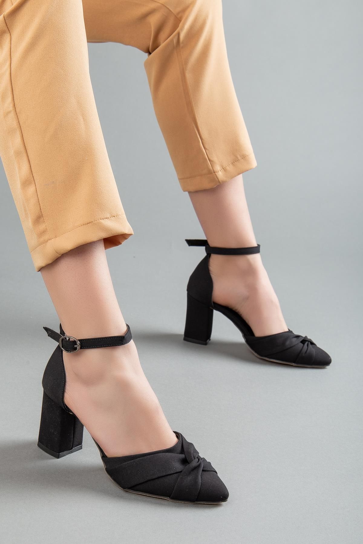 Dilimler Ayakkabı Saten Fiyonk Baretli Siyah Büyük Numara Kadın Ayakkabısı Topuklu