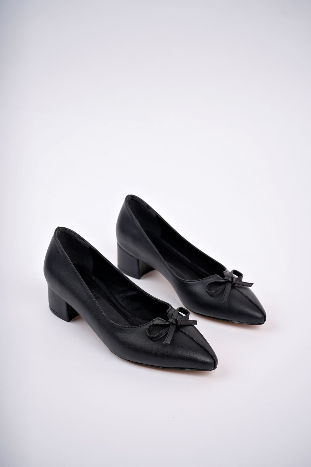 Sapin Kısa Kalın Topuklu Fiyonklu Kadın Ayakkabı (TAM KALIP KULLANDIĞINIZ BEDEN ÖNERİLİR) 72790