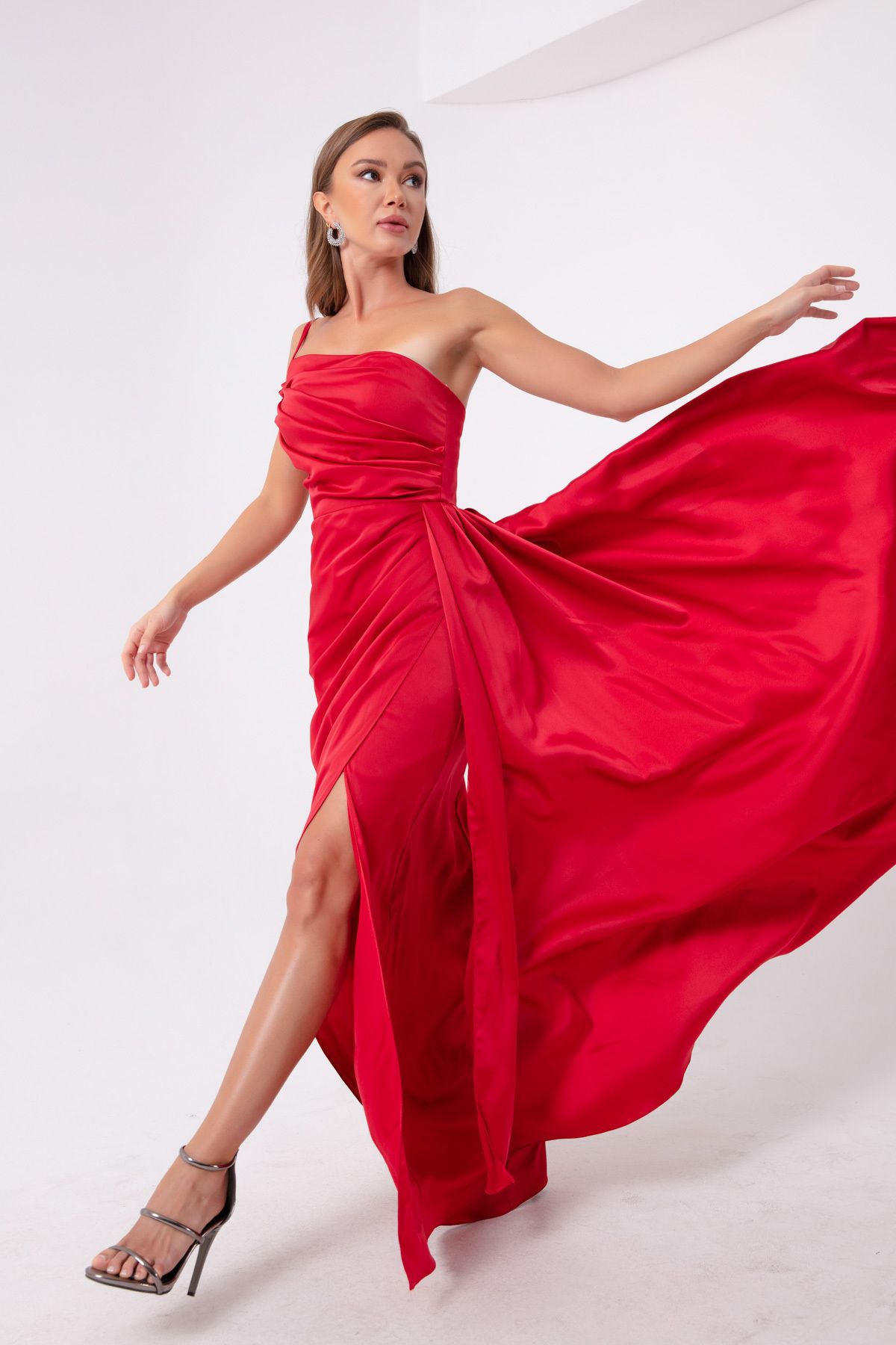 Lafaba Kadın Kırmızı Tek Omuzlu Saten Abiye & Mezuniyet Elbisesi