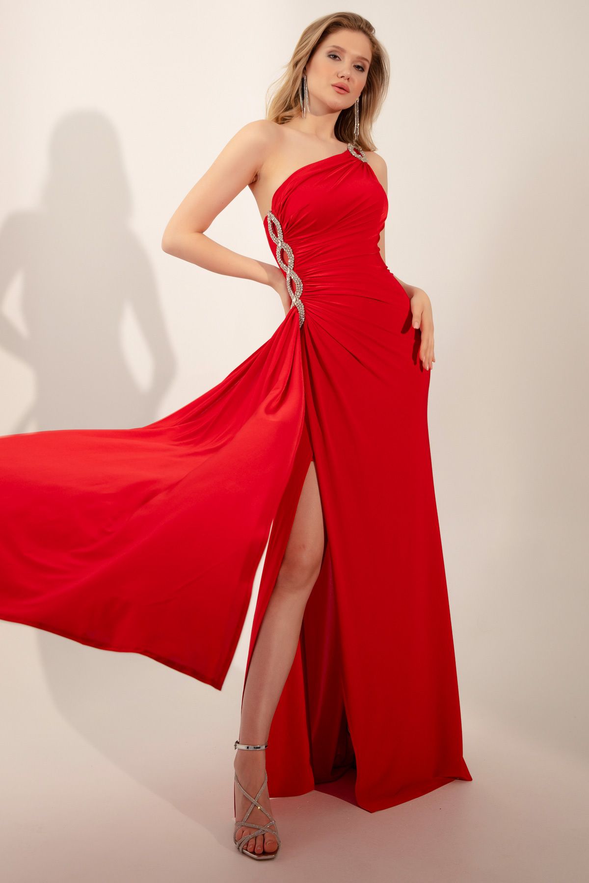 Lafaba Kadın Kırmızı Tek Omuzlu Taşlı Uzun Abiye Elbise