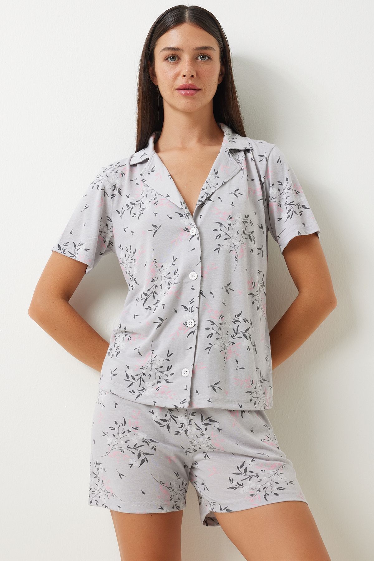 Happiness İstanbul Kadın Gri Desenli Viskon Şort Gömlek Pijama Takımı EC00044