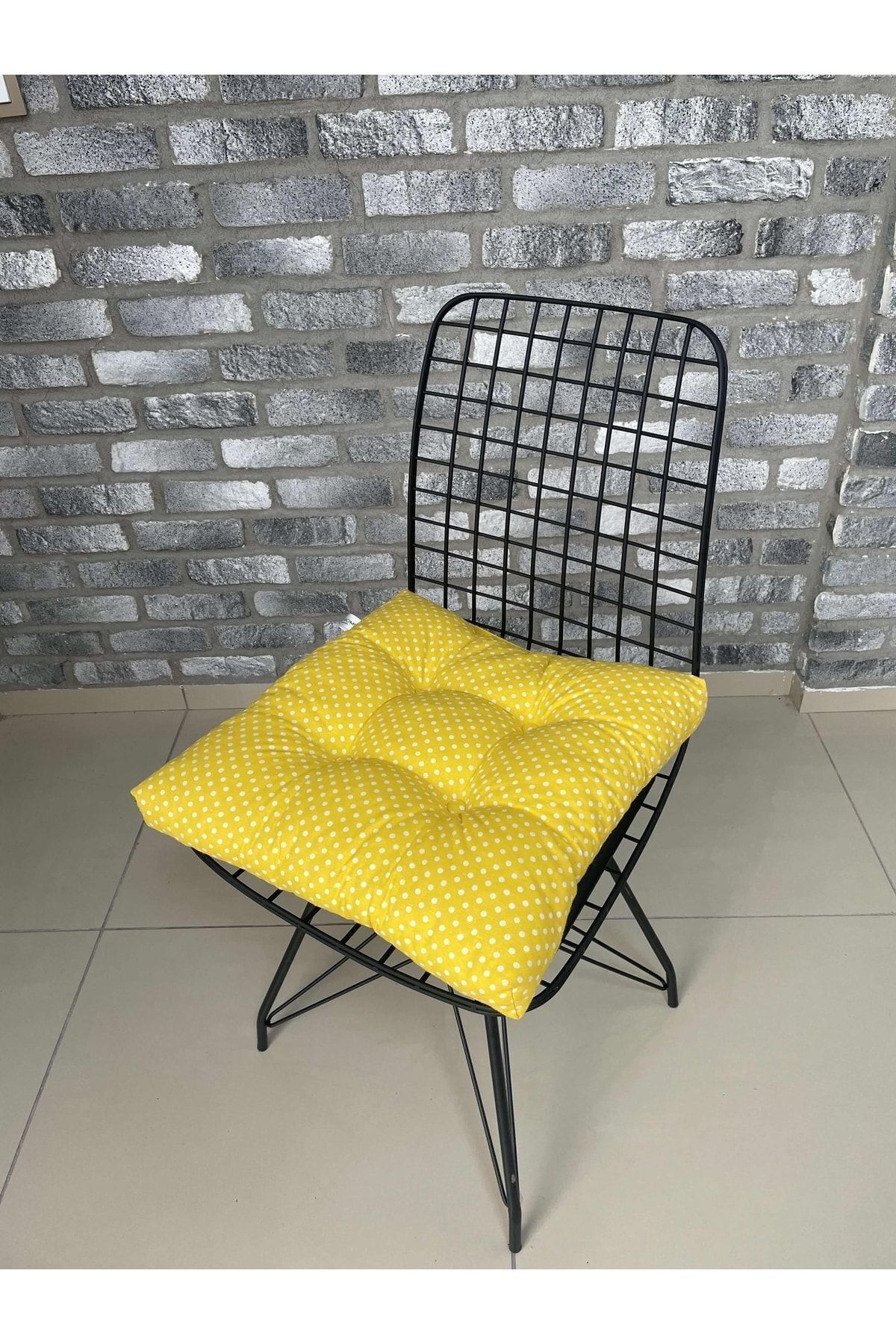 Mazi Home Dekoratif Pofidik Puantiyeli Sarı Sandalye Minderi Özel Düğme Dikişili Bağcıklı 40x40cm