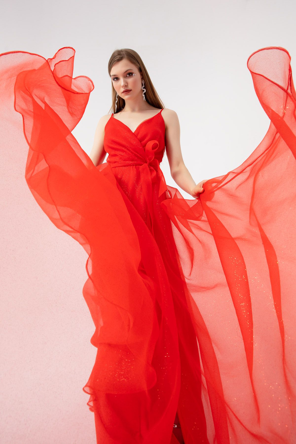 Lafaba Kadın Kırmızı Kruvaze Yaka Kuşaklı Uzun Simli Abiye Elbise