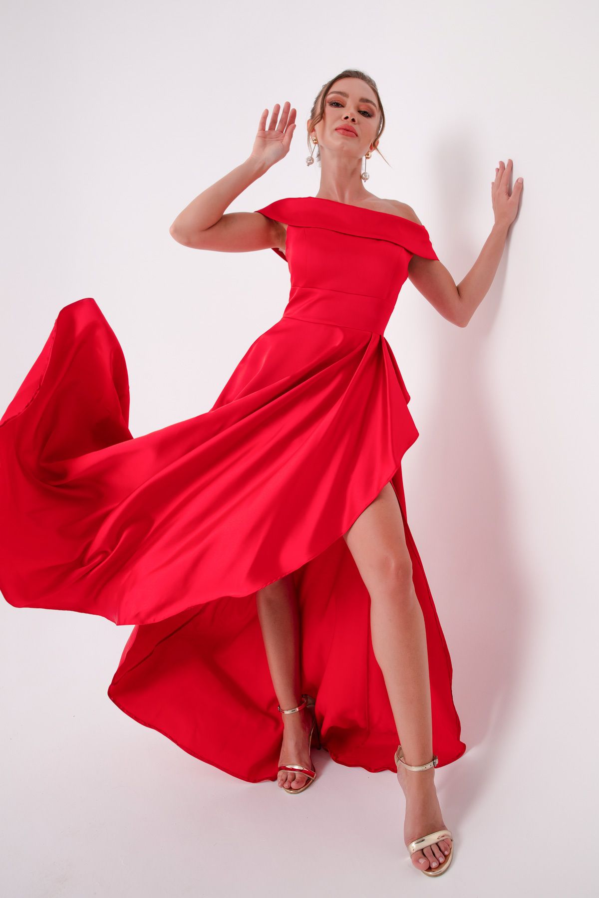 Lafaba Kadın Kırmızı Kayık Yaka Saten Abiye & Mezuniyet Elbisesi