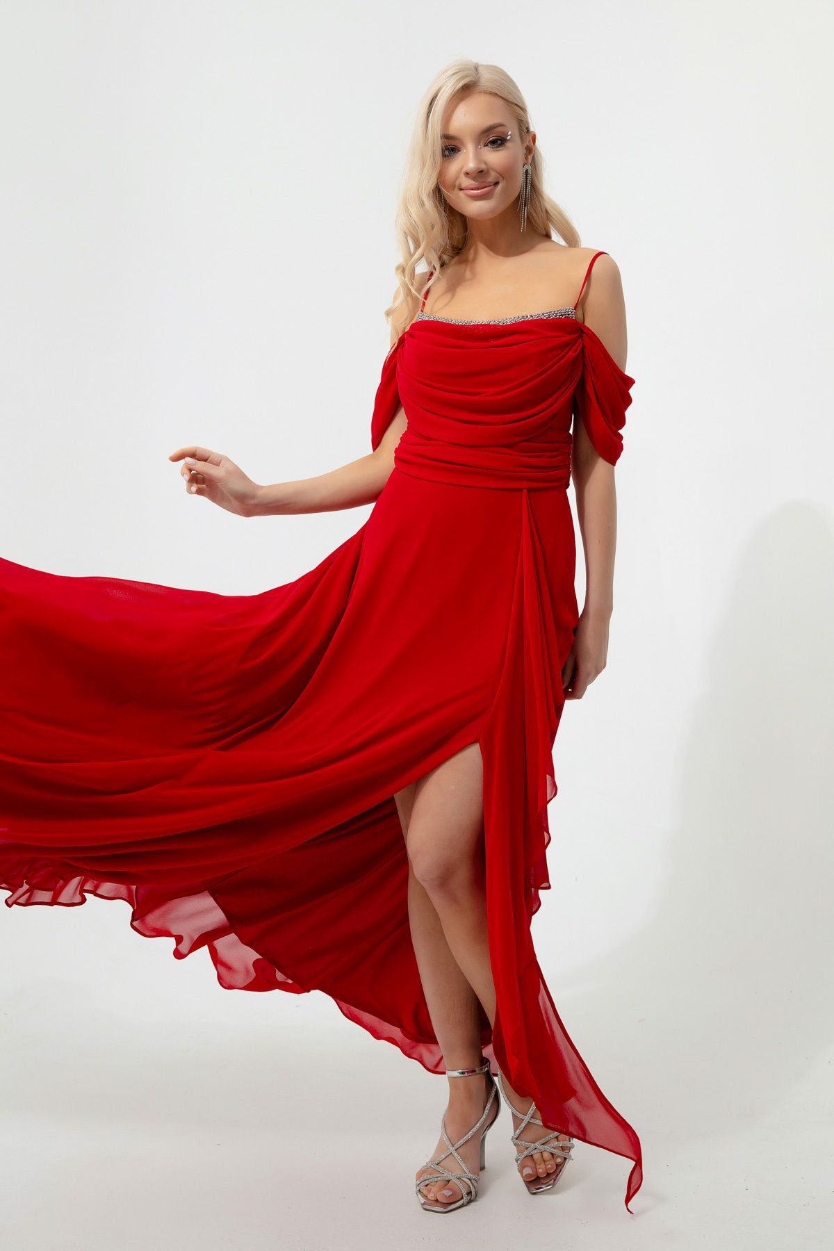 Lafaba Kadın Kırmızı Ip Askılı Taş Detaylı Uzun Abiye Elbise