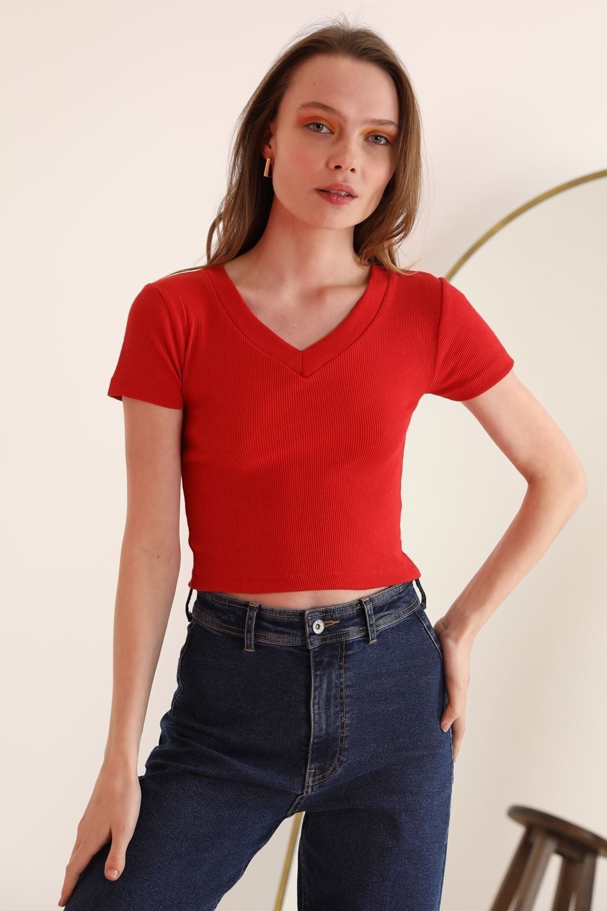 Bir Antik Butik V Yaka Kırmızı Kısa Kollu Bluz