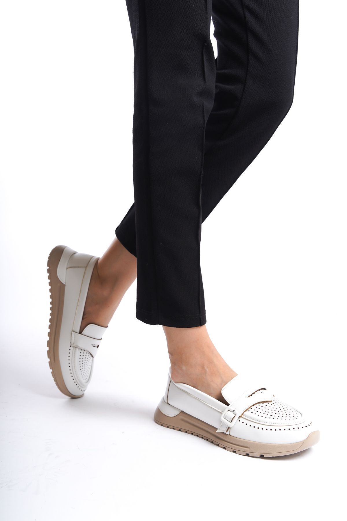 Limeo Beyaz Cilt Yandan Toka Detaylı Orta Yüksek Taban Günlük Loafer Makosen Kadın Ayakkabı
