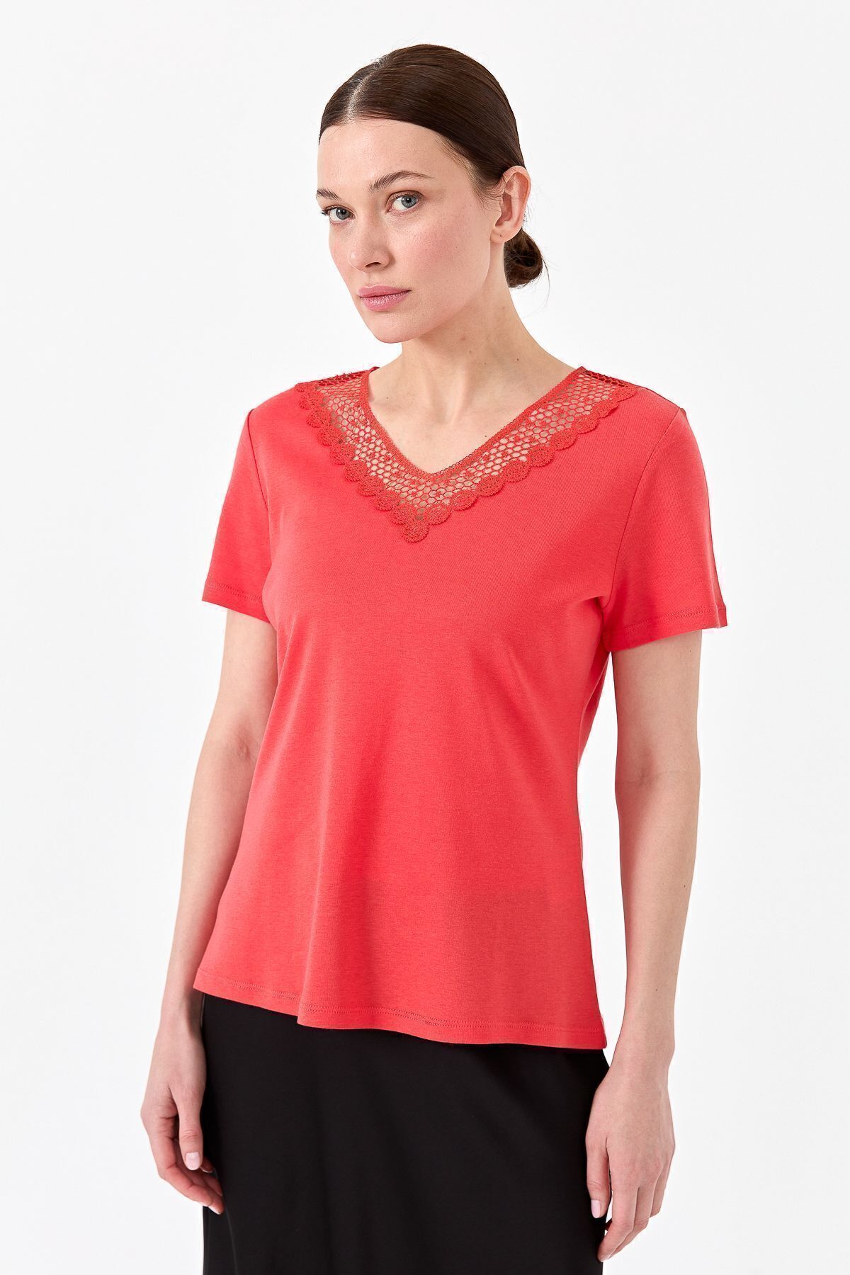 Desen Triko Kadın V Yaka Yakası Dantelli T-shirt Kırmızı