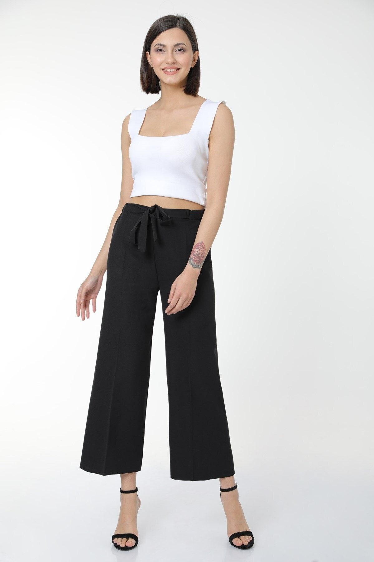 Essah Moda Kadın Siyah Kuşaklı Geniş Paça Pantolon - Me000451