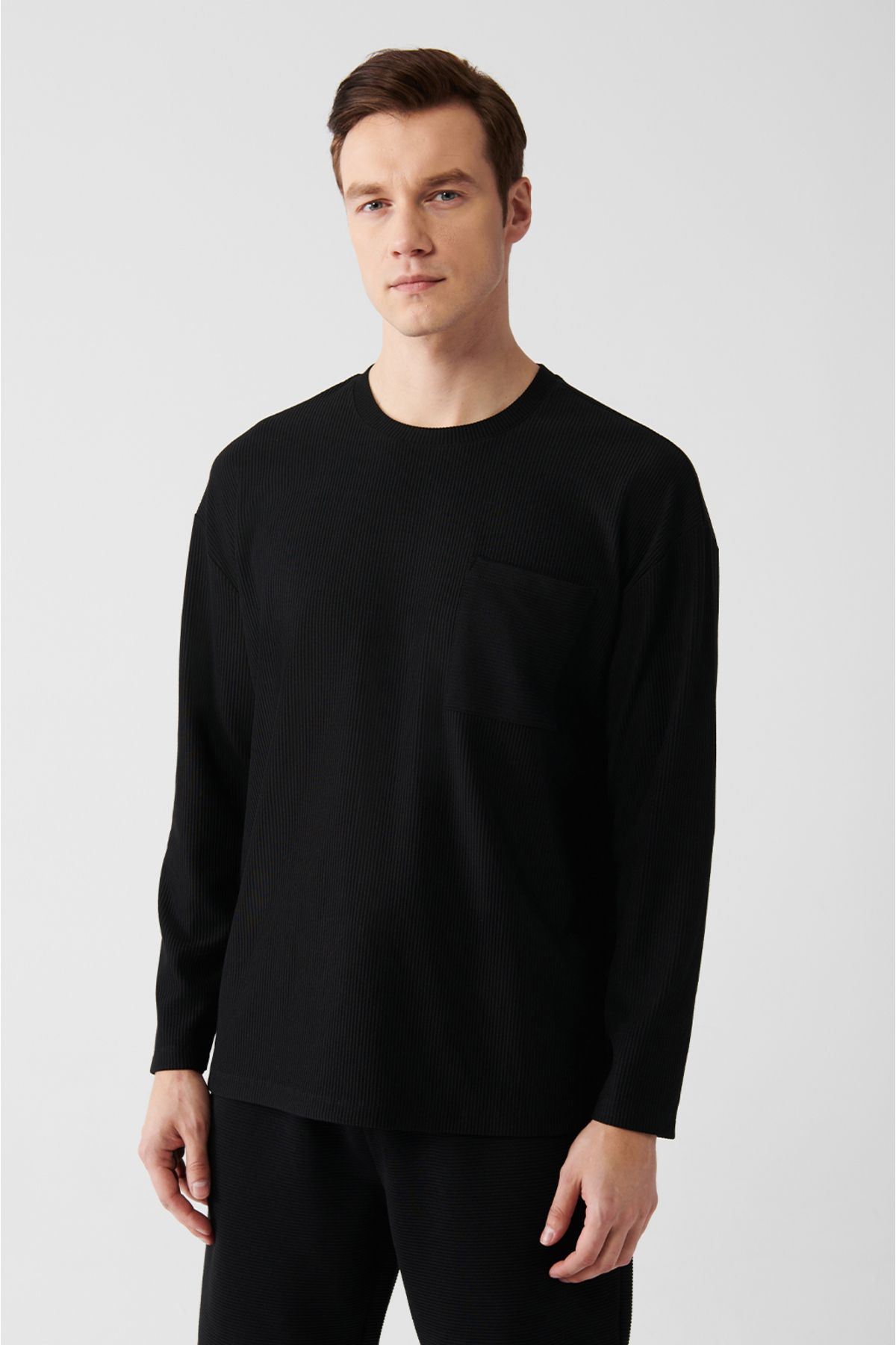 Avva Erkek Siyah Oversize Ütü Gerektirmeyen Jakarlı Uzun Kollu Cepli T-shirt A31y1284