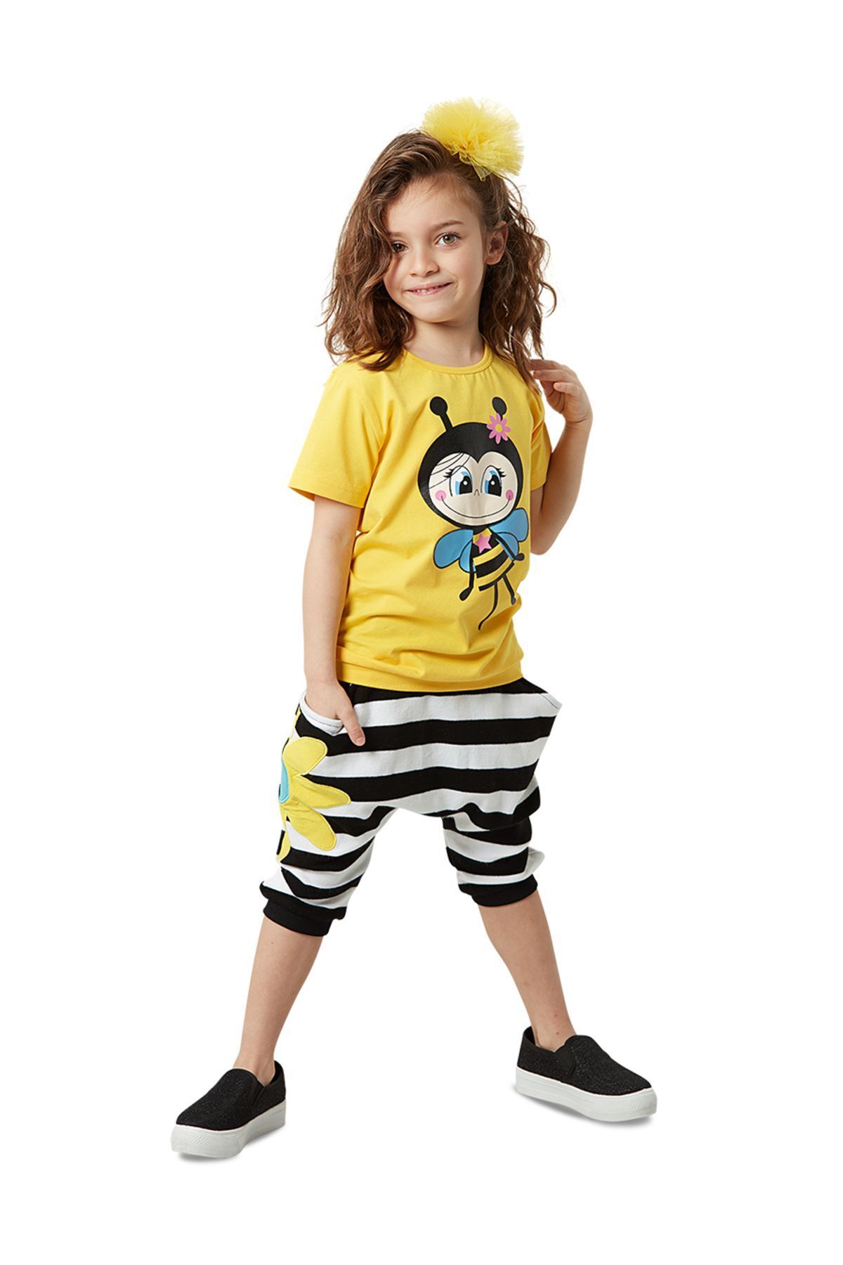Denokids Arı Desenli Çizgili Kız Çocuk Sarı Yazlık T-shirt Kapri Şort Takım