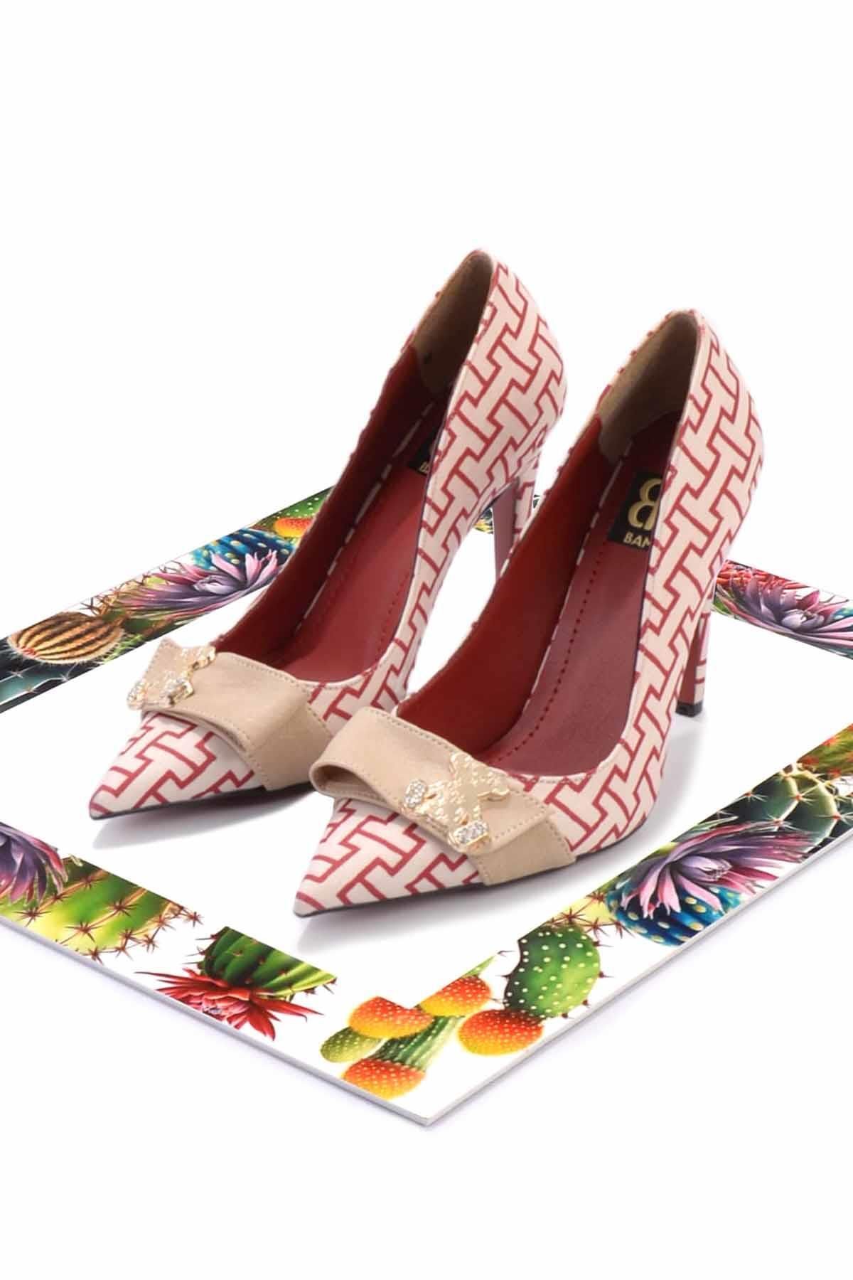 Bambi Kırmızı Baskılı Kumaş Kadın Klasik Topuklu Ayakkabı K01455118010