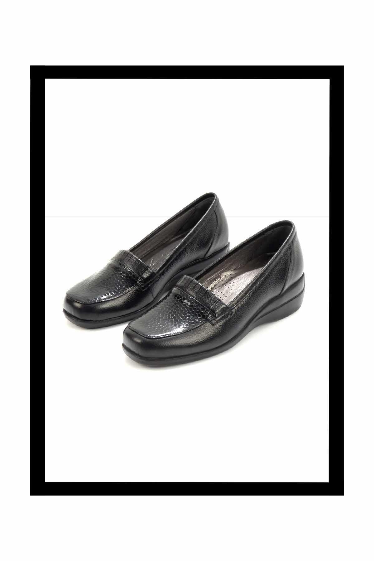 Bambi Siyah Siyah Kroko Hakiki Deri Kadın Klasik Ayakkabı K01531123403