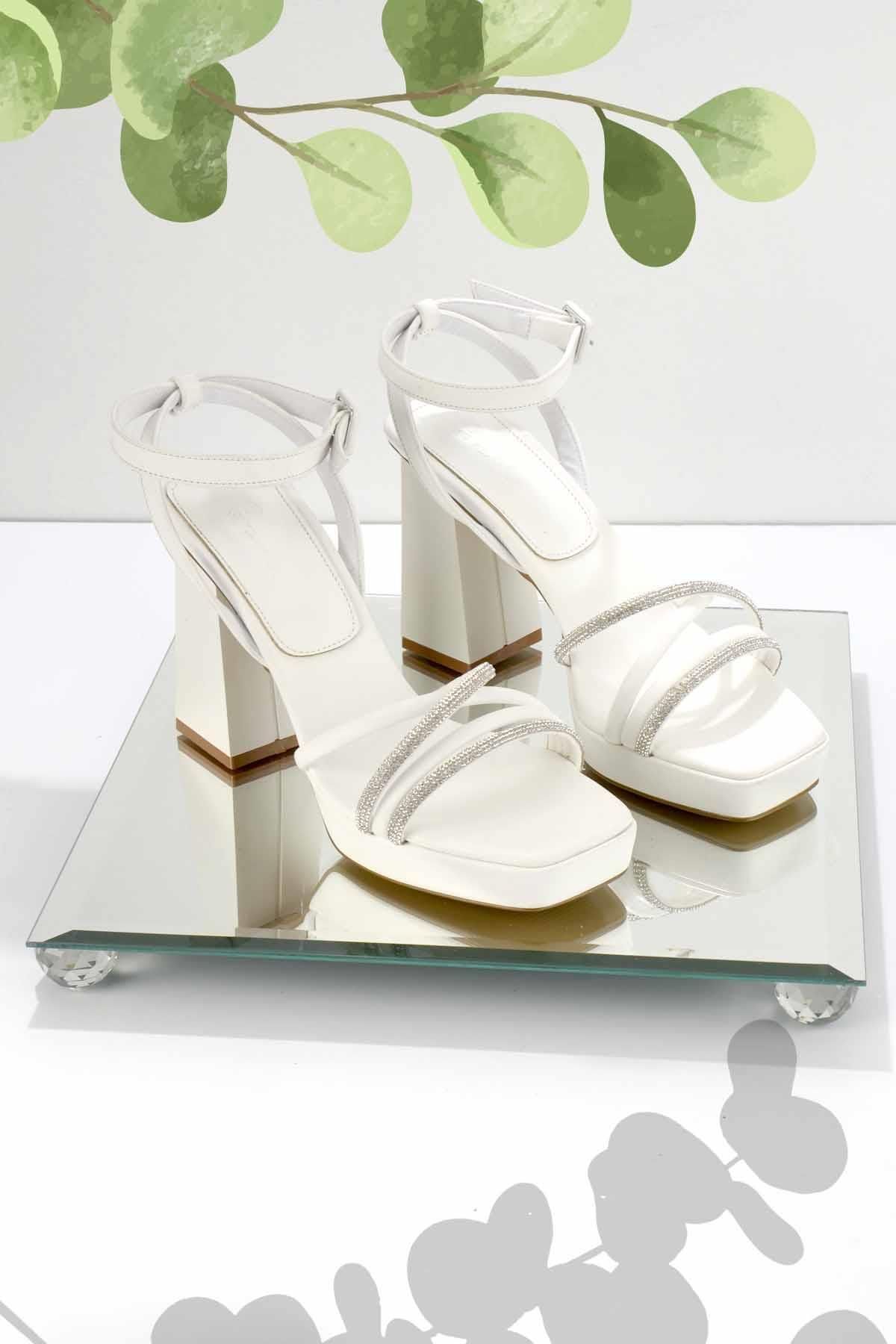 Bambi Beyaz Kadın Klasik Topuklu Ayakkabı K05326065209