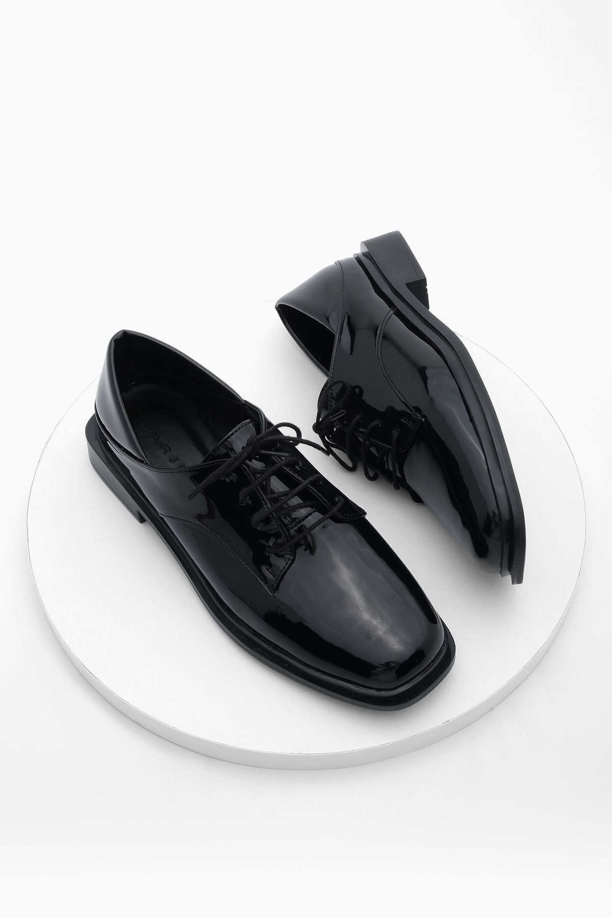 Marjin Kadın Oxford Ayakkabı Küt Burun Bağcıklı Maskülen Günlük Ayakkabı Rilen Siyah Rugan