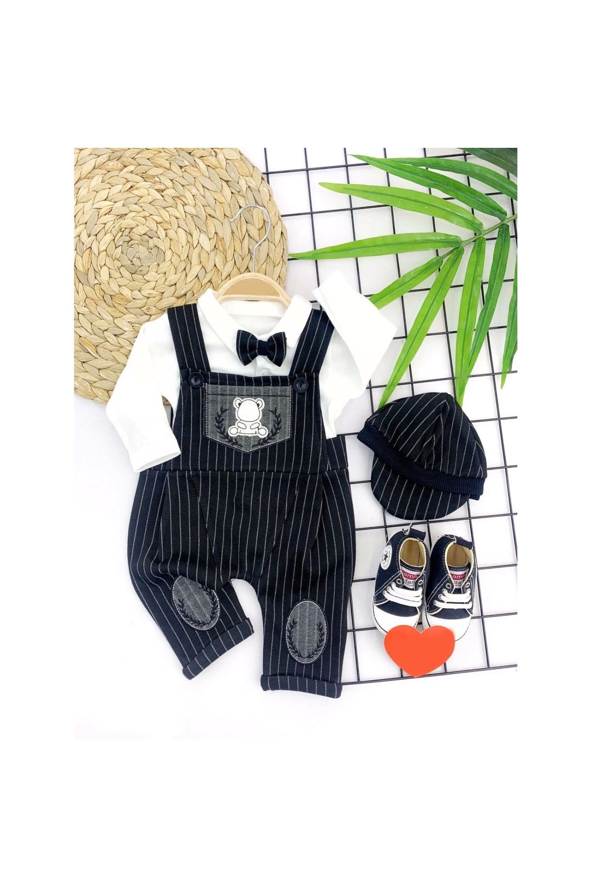 Narnuga Papyonlu Kasket Şapkalı Ayıcık Nakışlı 2li Erkek Bebek Salopet Takımı