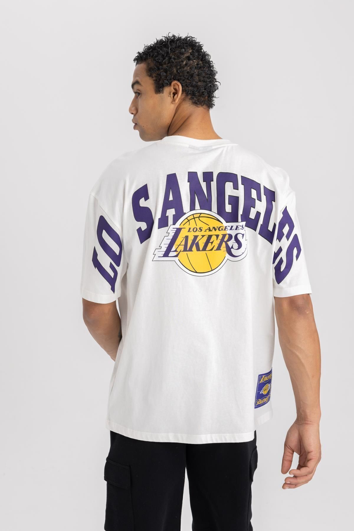 Defacto Fit Nba Los Angeles Lakers Oversize Fit Bisiklet Yaka Kısa Kollu Tişört B3894ax24sp