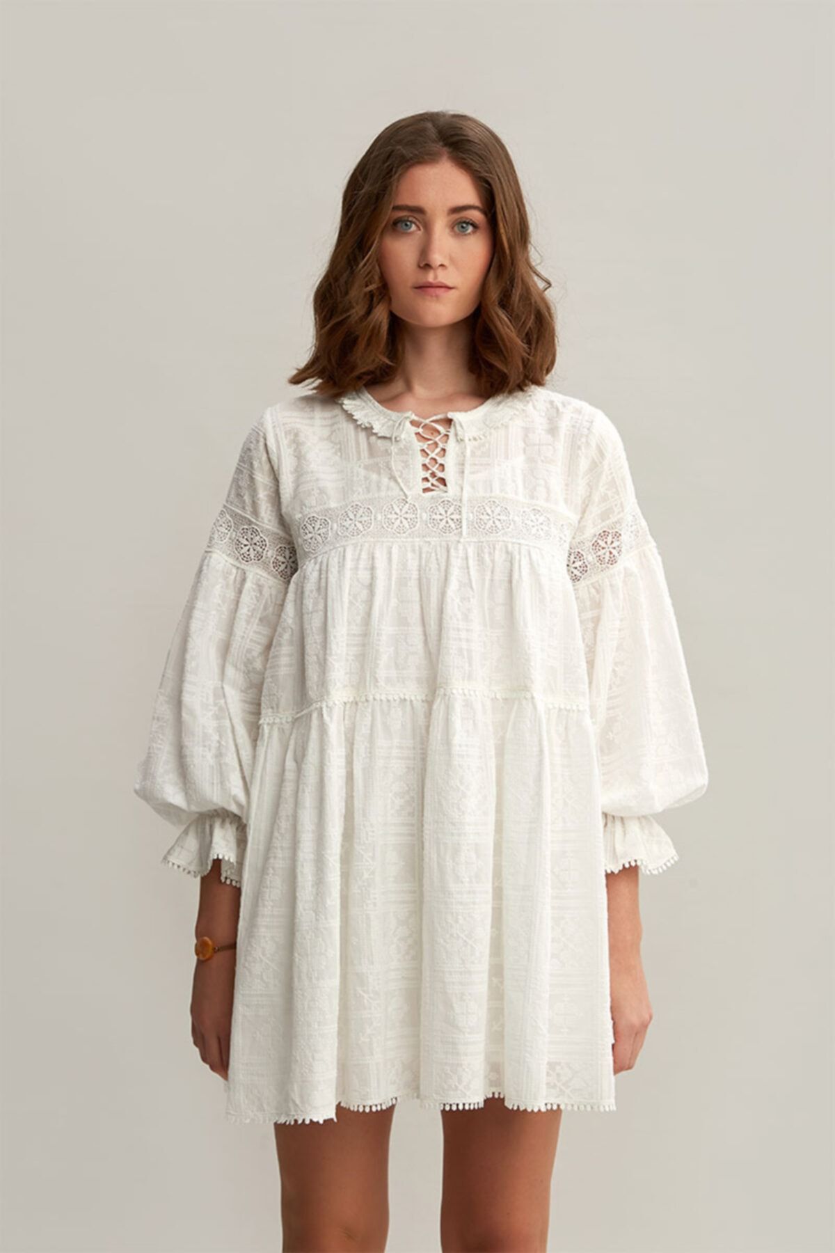 By Mare Style İp Yaka Detaylı Rahat Kesim Pamuk Beyaz Brode Elbise Deborah Dress